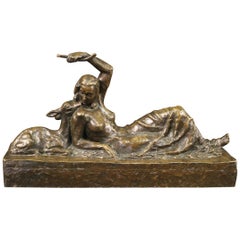 Sculpture russe d'une femme nue en bronze du 20ème siècle signée, 1920