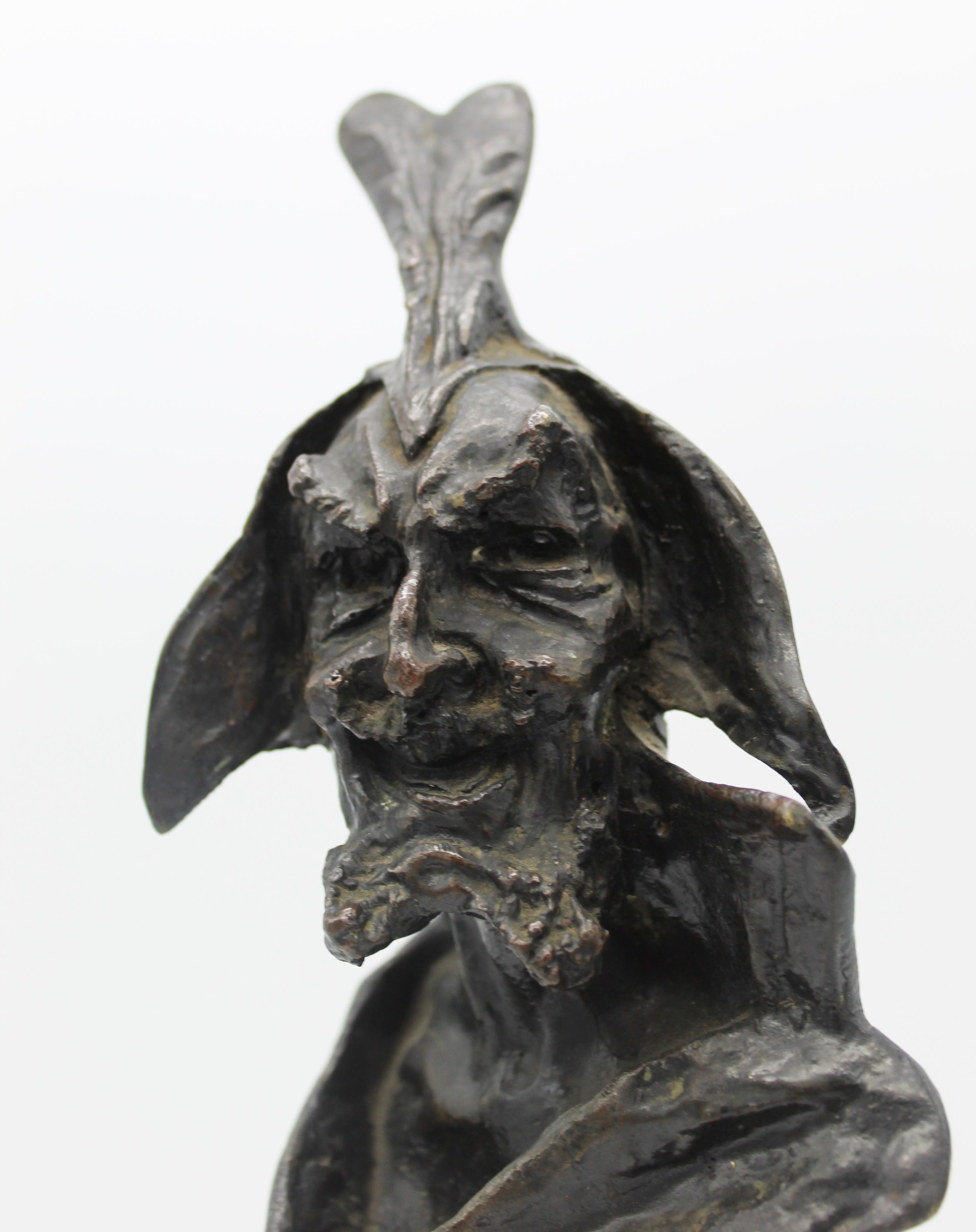A sculpture of Native American made in bronze; the subject show the portrait of a leader, a fully character sculpture.
 