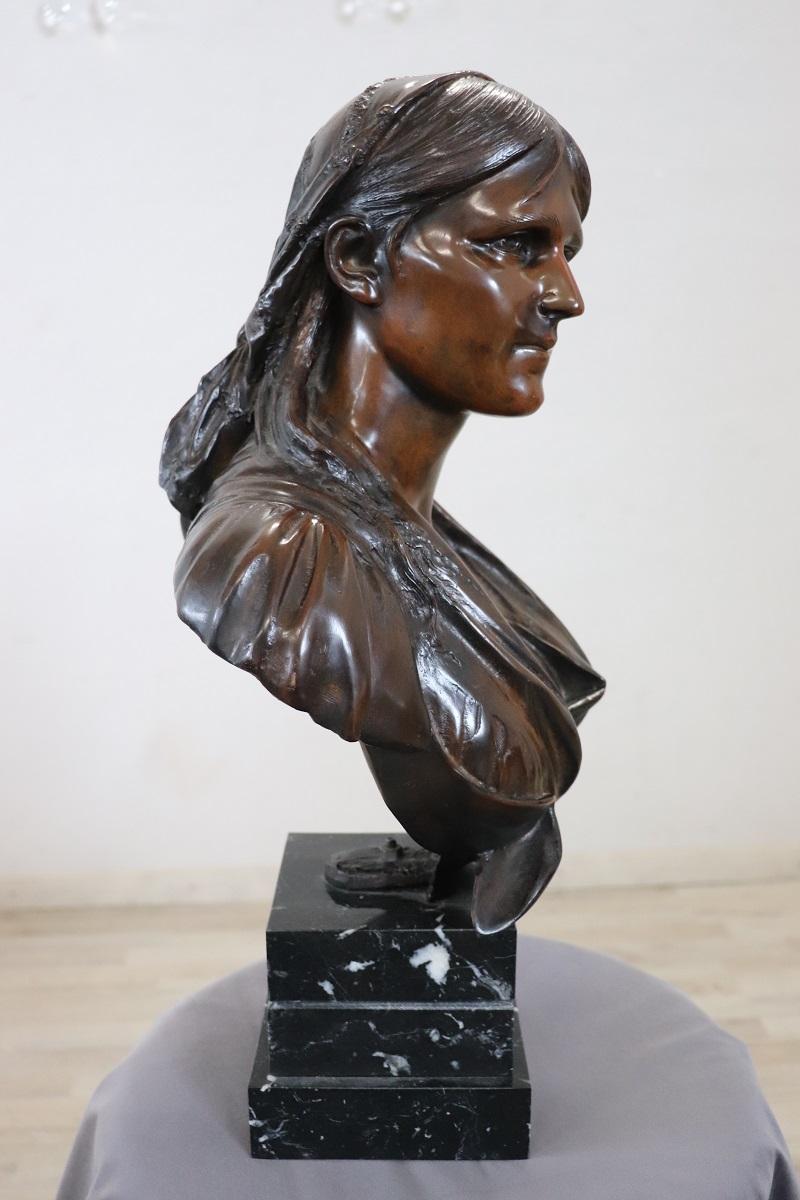 Scultura in bronzo del XX secolo firmata, Busto di giovane donna In condizioni ottime in vendita a Casale Monferrato, IT