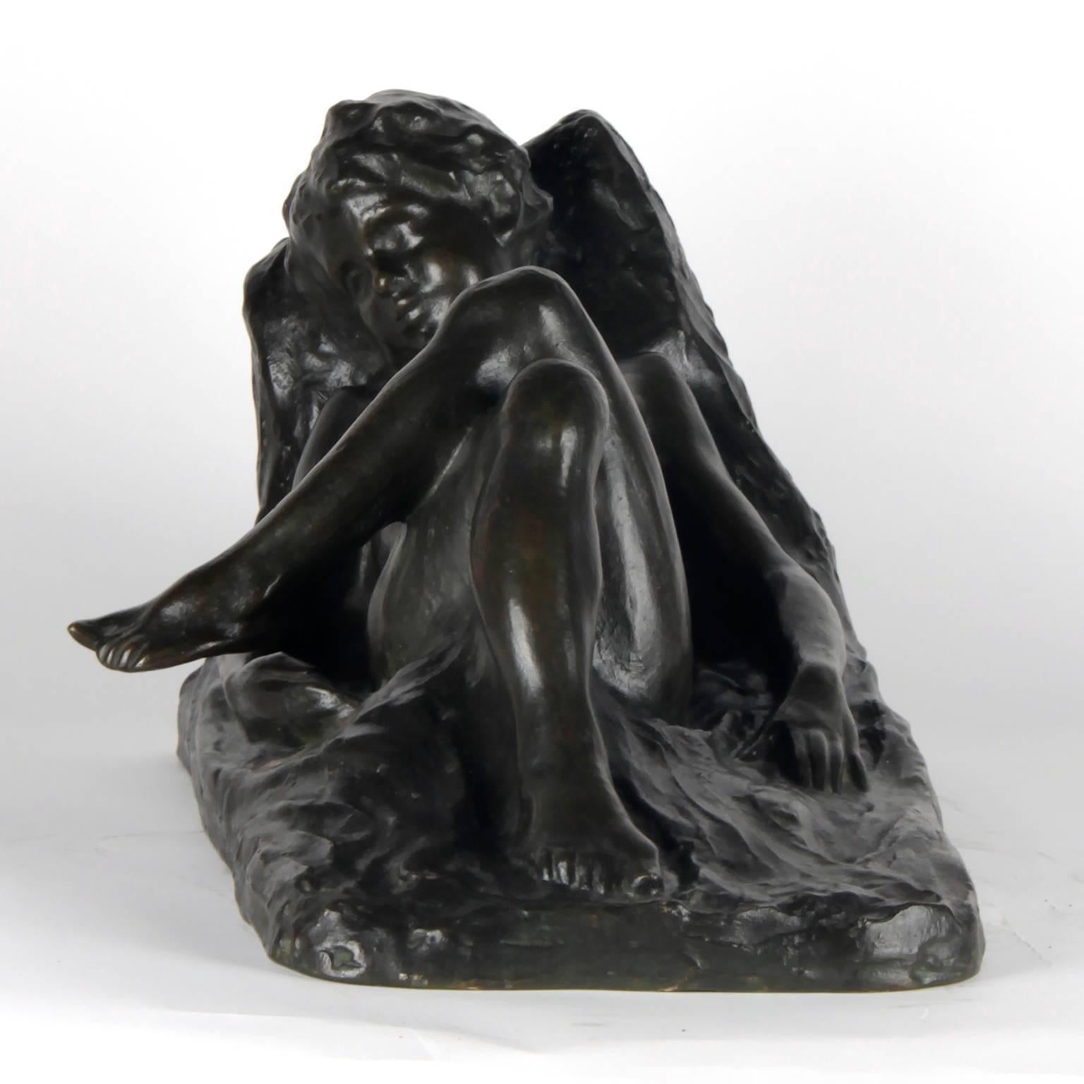 20th century bronze sculpture depicting a lying boy, signed by Eug Canneel.
Canneel was born in 1882 (Bruxelles) and died in 1966 (Schaarbeek)
Canneel was a son of a big artist family. His grandfather was the famous painter Theodore Joseph
