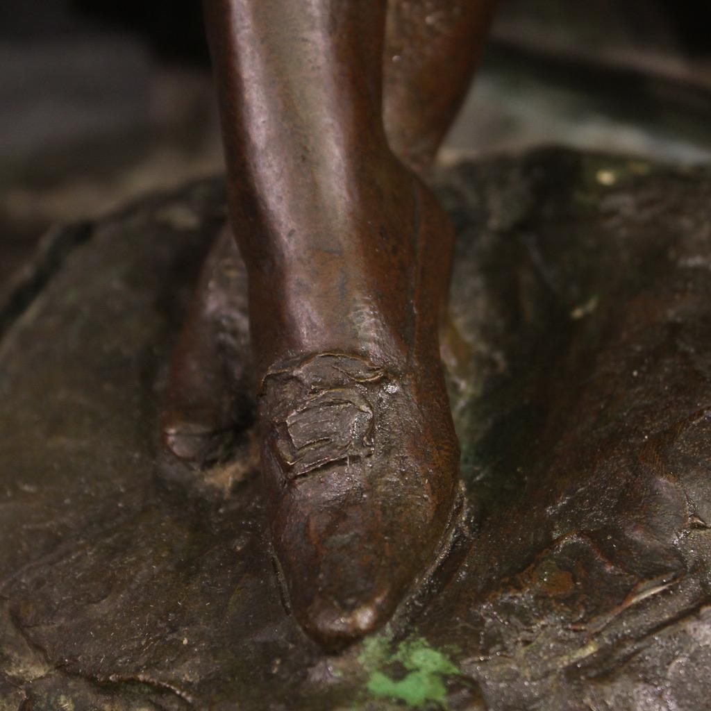 20. Jahrhundert Bronze signiert Astorri Frau Skulptur datiert 1925 im Angebot 3
