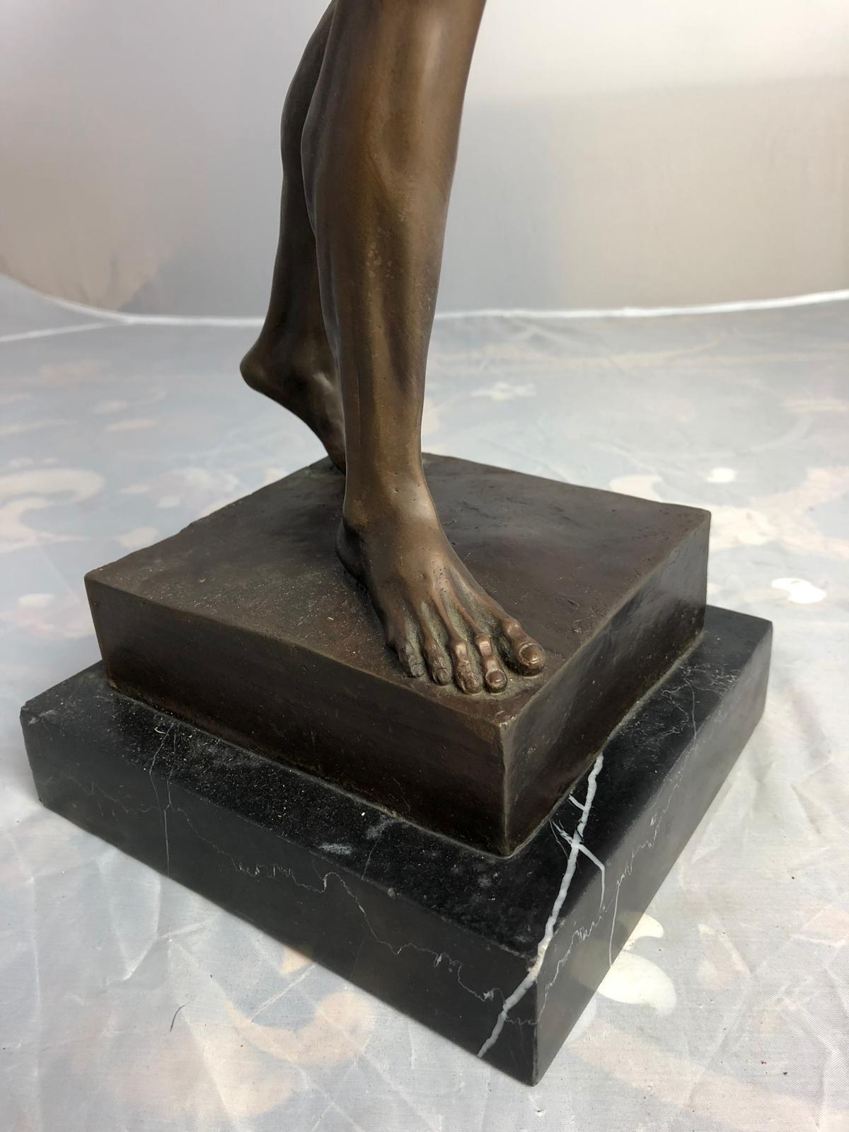 Statue en bronze du 20e siècle d'Apollon, dieu grec du tir à l'arc en vente 4