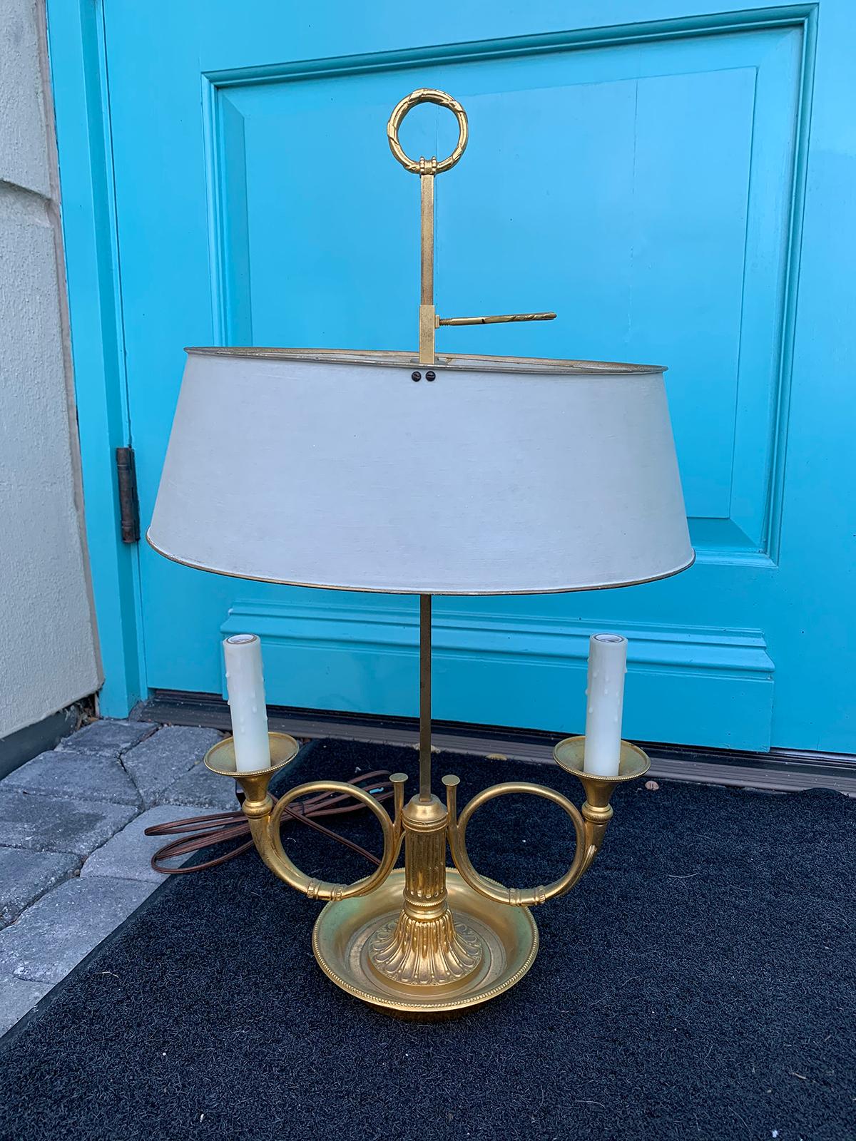 20th century bronze two-arm Bouillotte lamp with French horns and custom painted tole shade.
Measures: Overall: 14.5