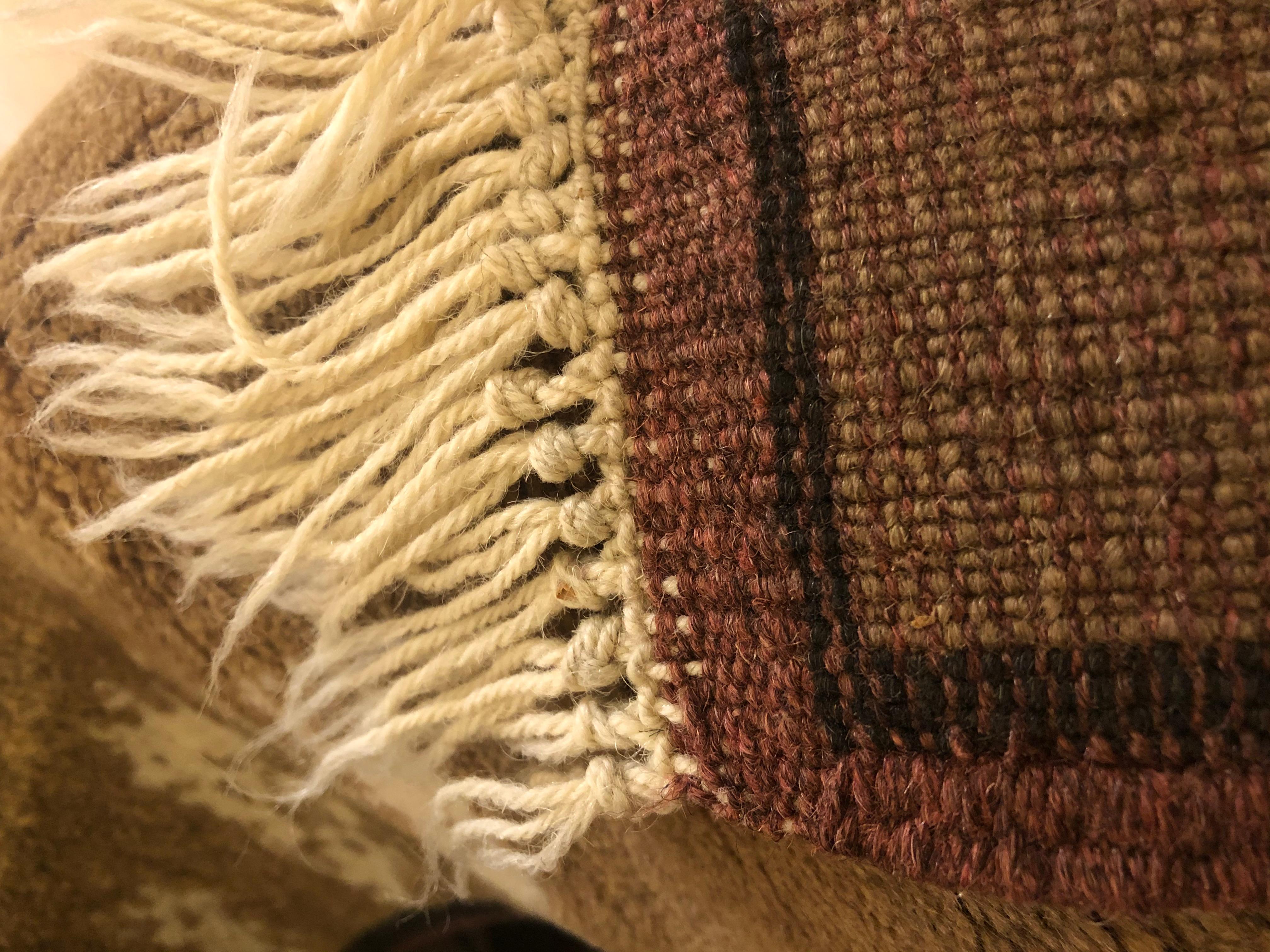 tapis turc en laine nouée à la main:: 20e siècle:: brun et beige:: joueur de golf:: 1970 en vente 4