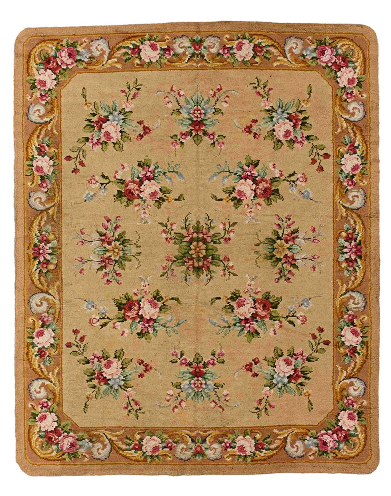 The term Savonerie identifies a series of carpets knotted with Turkish knot and adorned with floral designs, made in Europe in various manufactories. The most famous and the one that gives the name to these carpets was settled in Paris in an ancient