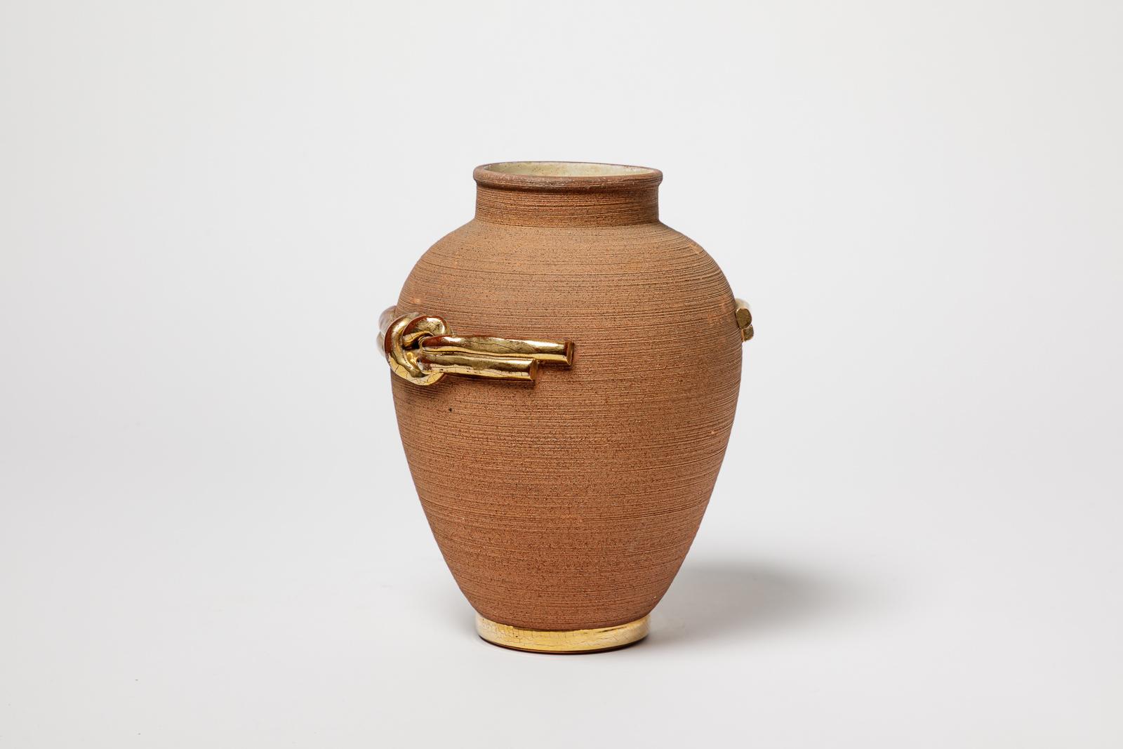 Art Déco Vaso in ceramica art déco francese marrone e oro del XX secolo, circa 1940 26 cm in vendita
