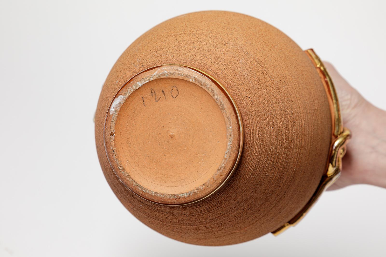 Vaso in ceramica art déco francese marrone e oro del XX secolo, circa 1940 26 cm in vendita 1