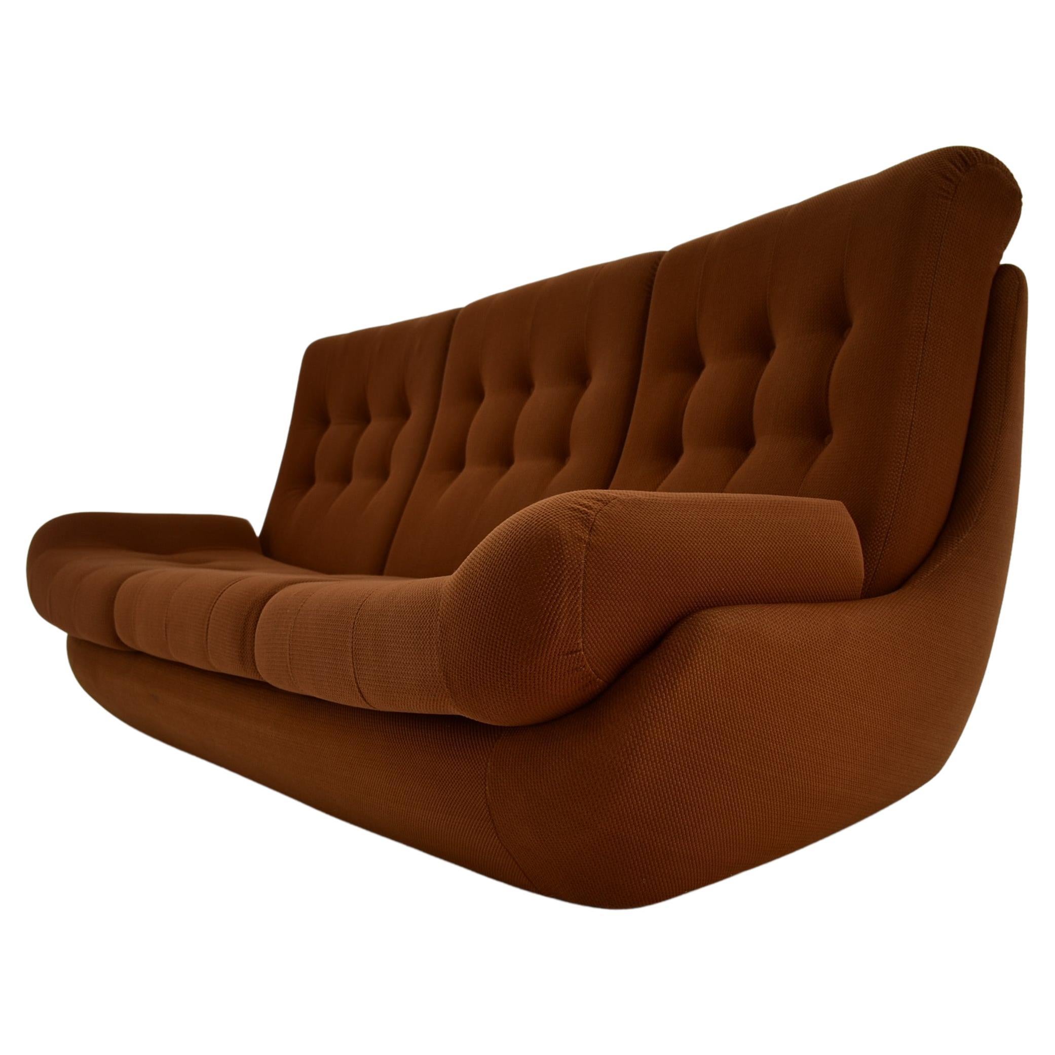 Atlantis sofa from the 1960s, produced in Czech Republic - at the moment they are unique. Due to their dimensions, they perfectly blend in even in small apartments .   Space-saving piece of furniture. We can prepare this sofa with two armchairs as a