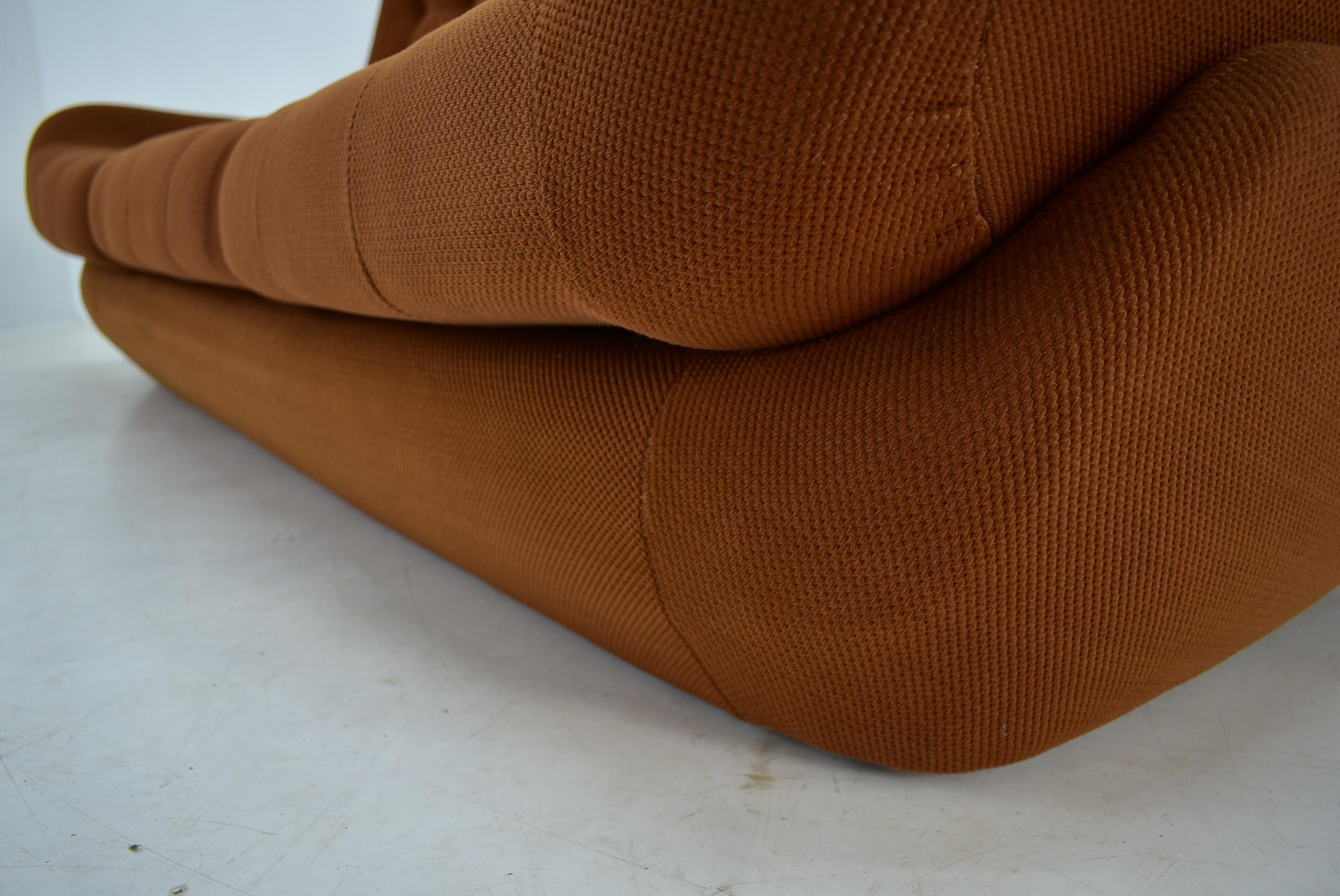 20th Century , Brown Atlantis Three seats Sofa, 1960s In Good Condition In Praha, CZ
