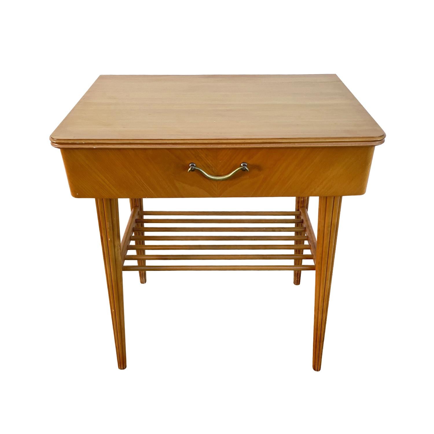 Paire de tables de nuit en bois de bouleau du Danemark du 20e siècle - Tables de chevet en laiton vintage en vente 2