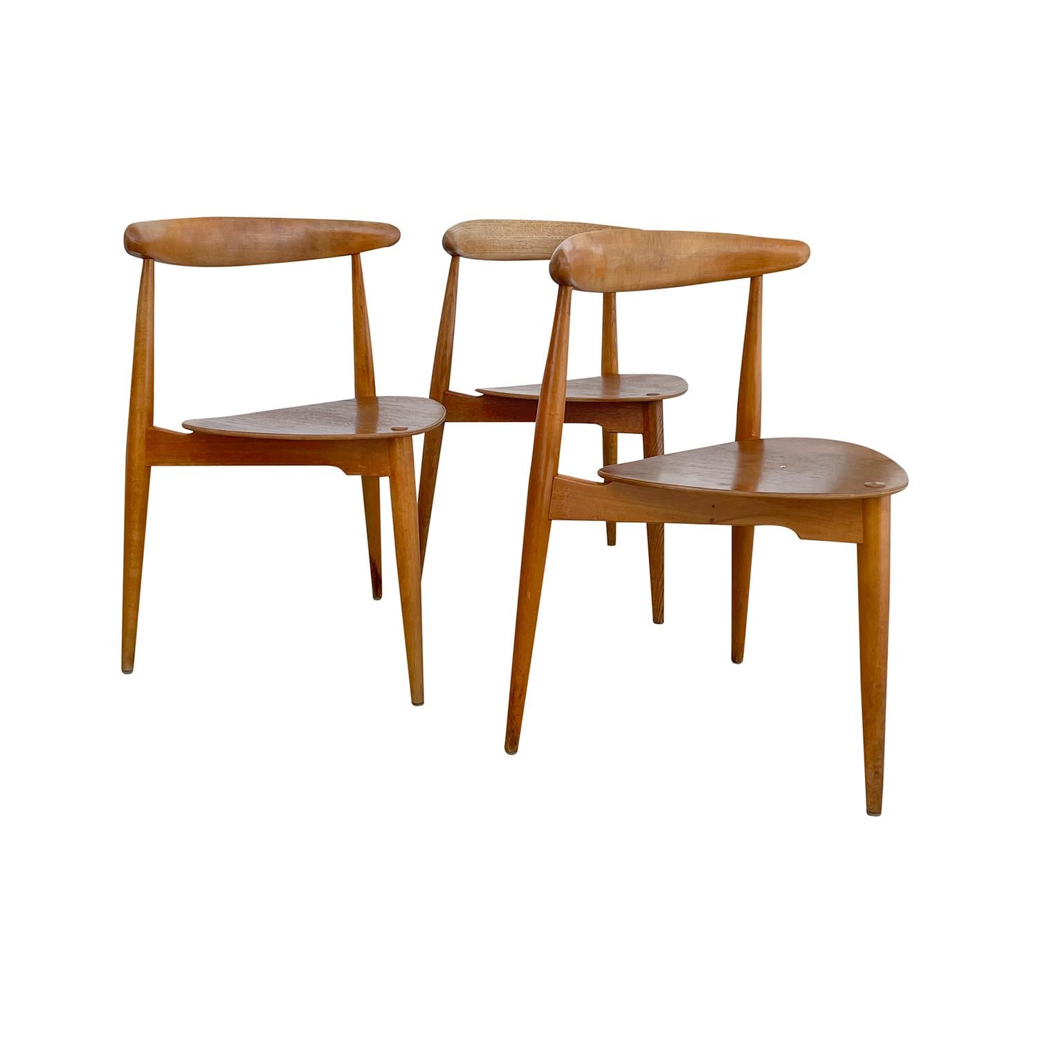 Dänischer Satz von drei Vintage-Beistellstühlen aus Teakholz von Hans J. Wegner, 20. Jahrhundert im Angebot 5