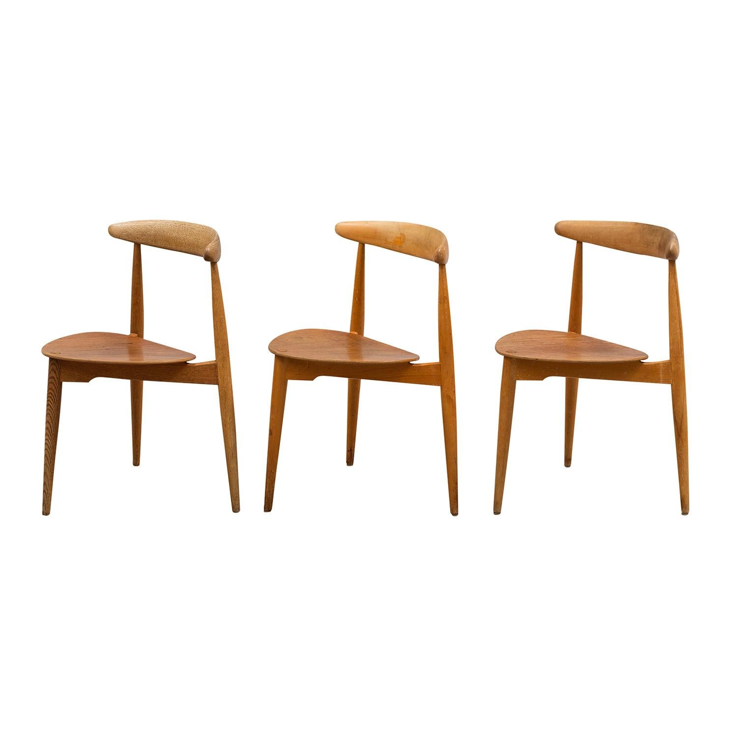 Mid-Century moderno Set di tre sedie d'epoca in teak di Hans J. Wegner del XX secolo. in vendita