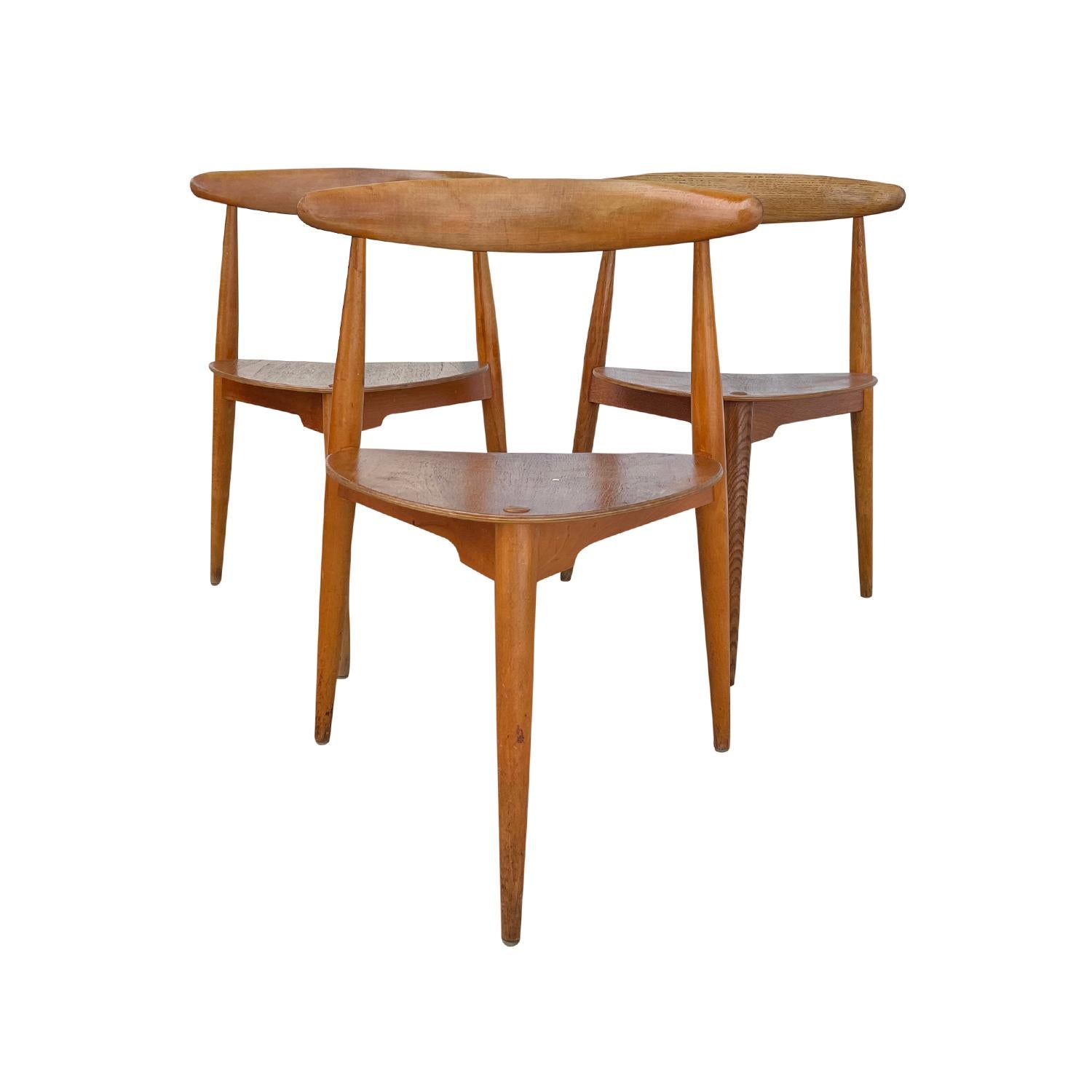 Dänischer Satz von drei Vintage-Beistellstühlen aus Teakholz von Hans J. Wegner, 20. Jahrhundert im Angebot 1