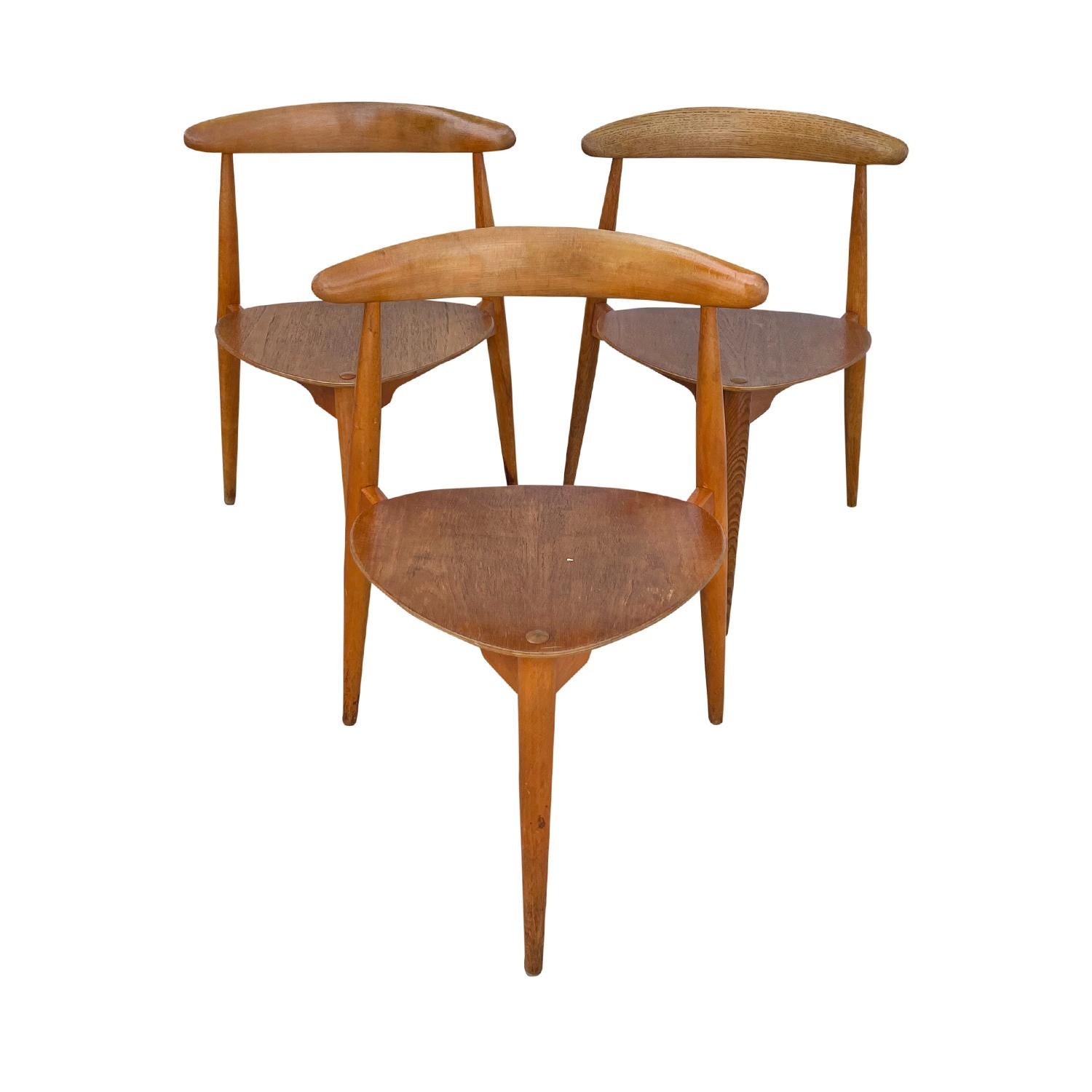 Teak Set di tre sedie d'epoca in teak di Hans J. Wegner del XX secolo. in vendita