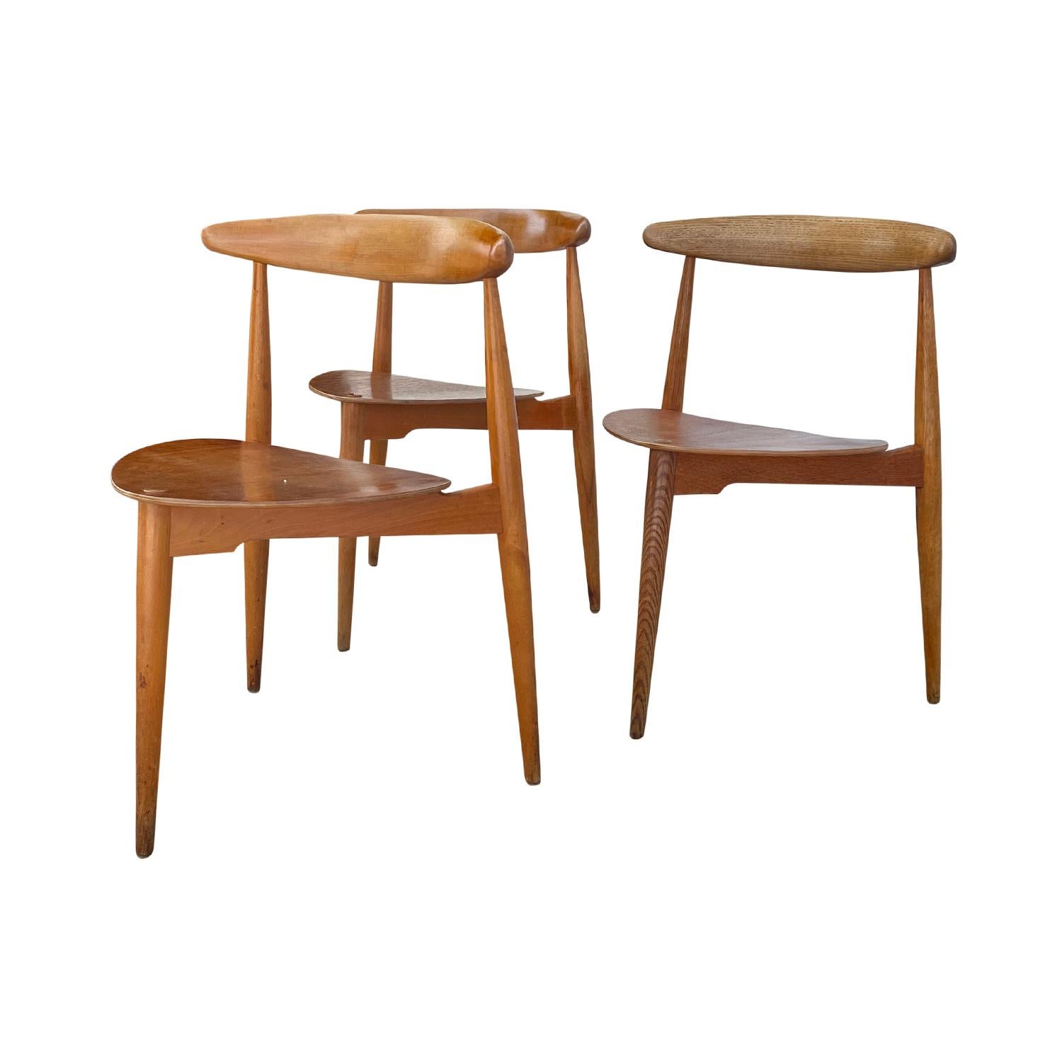 20e siècle Danemark Ensemble de trois chaises d'appoint en teck par Hans J. Wegner en vente 1