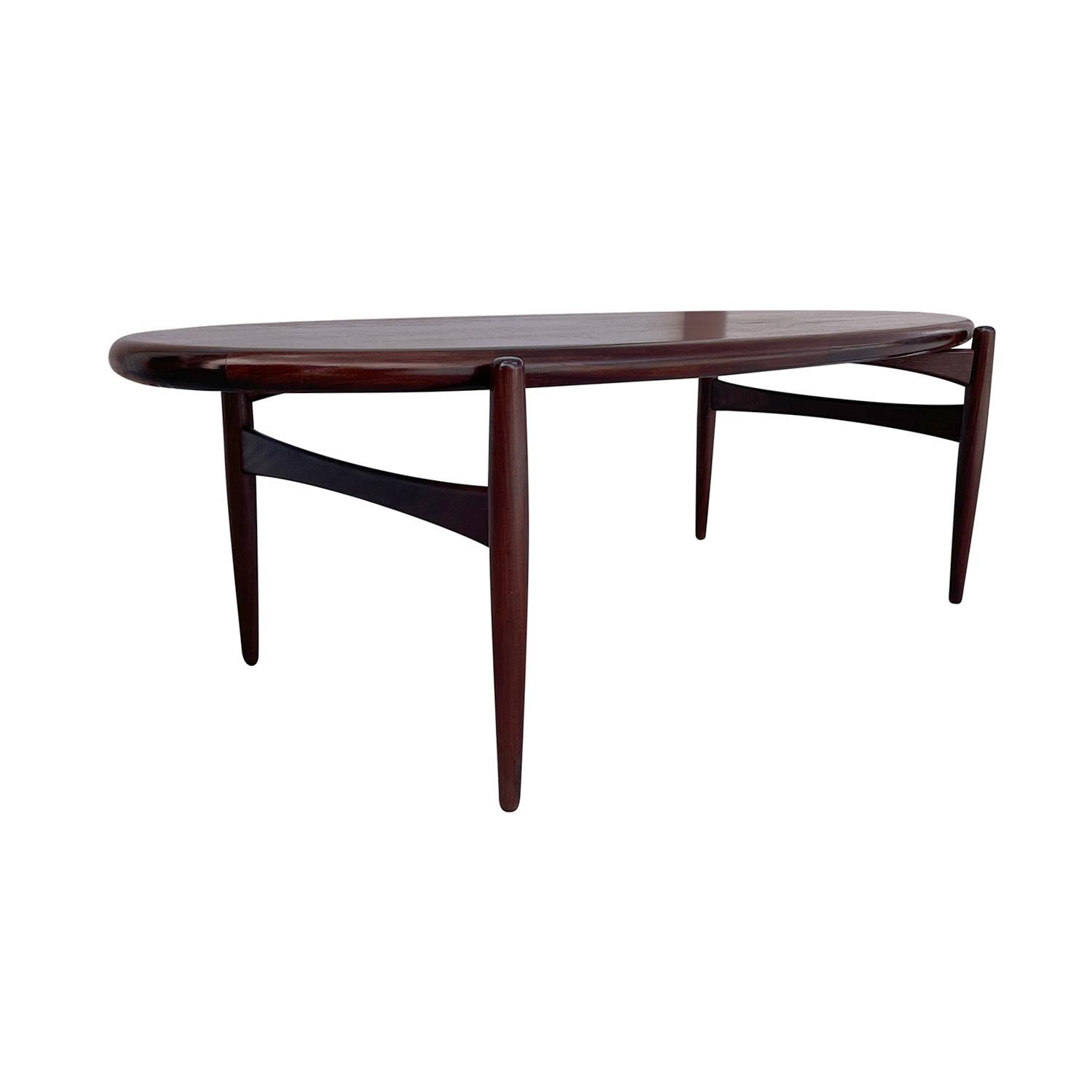 20th Century Brown Danish Teakwood Oval Sofa Table, Scandinavian Coffee Table In Good Condition For Sale In West Palm Beach, FL