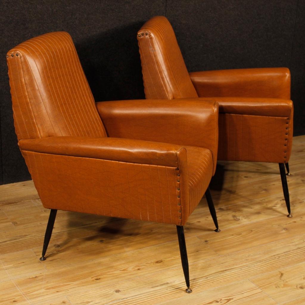 Italian design armchairs from the 1970s-1980s. Furniture covered in faux leather with metal structure and base, of beautiful line and pleasant decor. Armchairs of good comfort, seat height of 40 cm. Furniture ideal to be inserted in a living room or