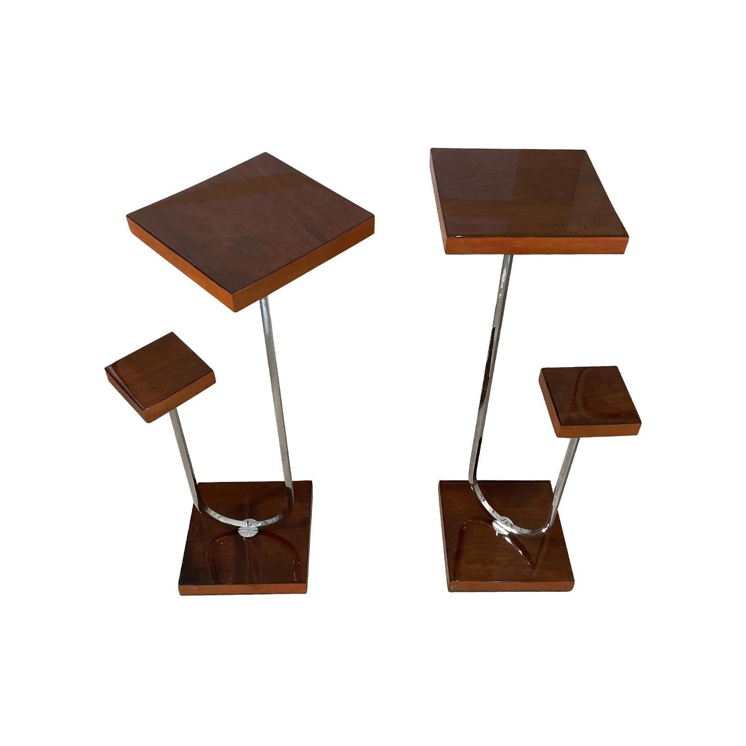 20th Century Italian Art Deco Pair of Small Mahogany Pedestals, Side Tables In Good Condition For Sale In West Palm Beach, FL