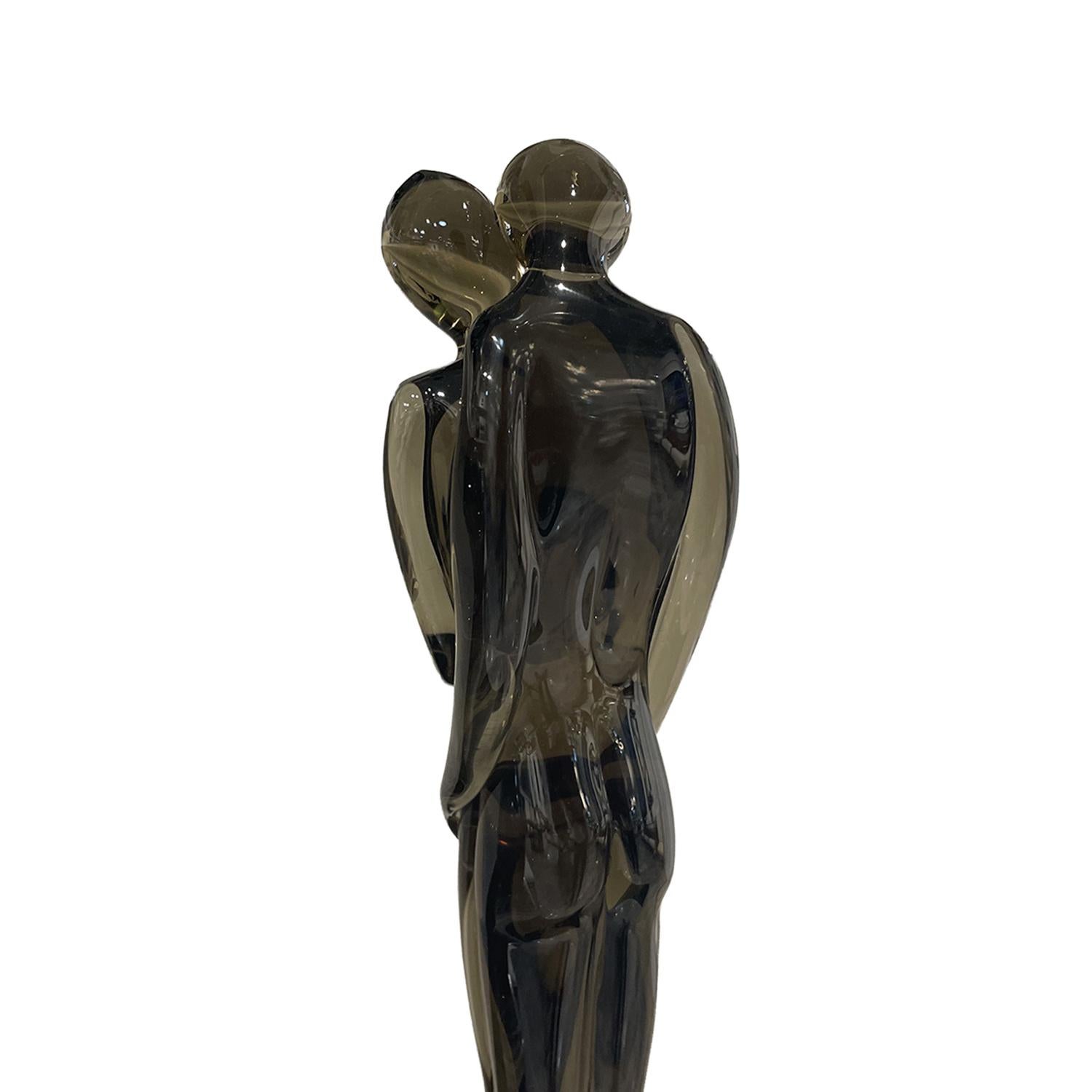 Hand-Crafted 20th Century Brown Italian Murano Glass Sculpture of a Couple by Pino Signoretto For Sale