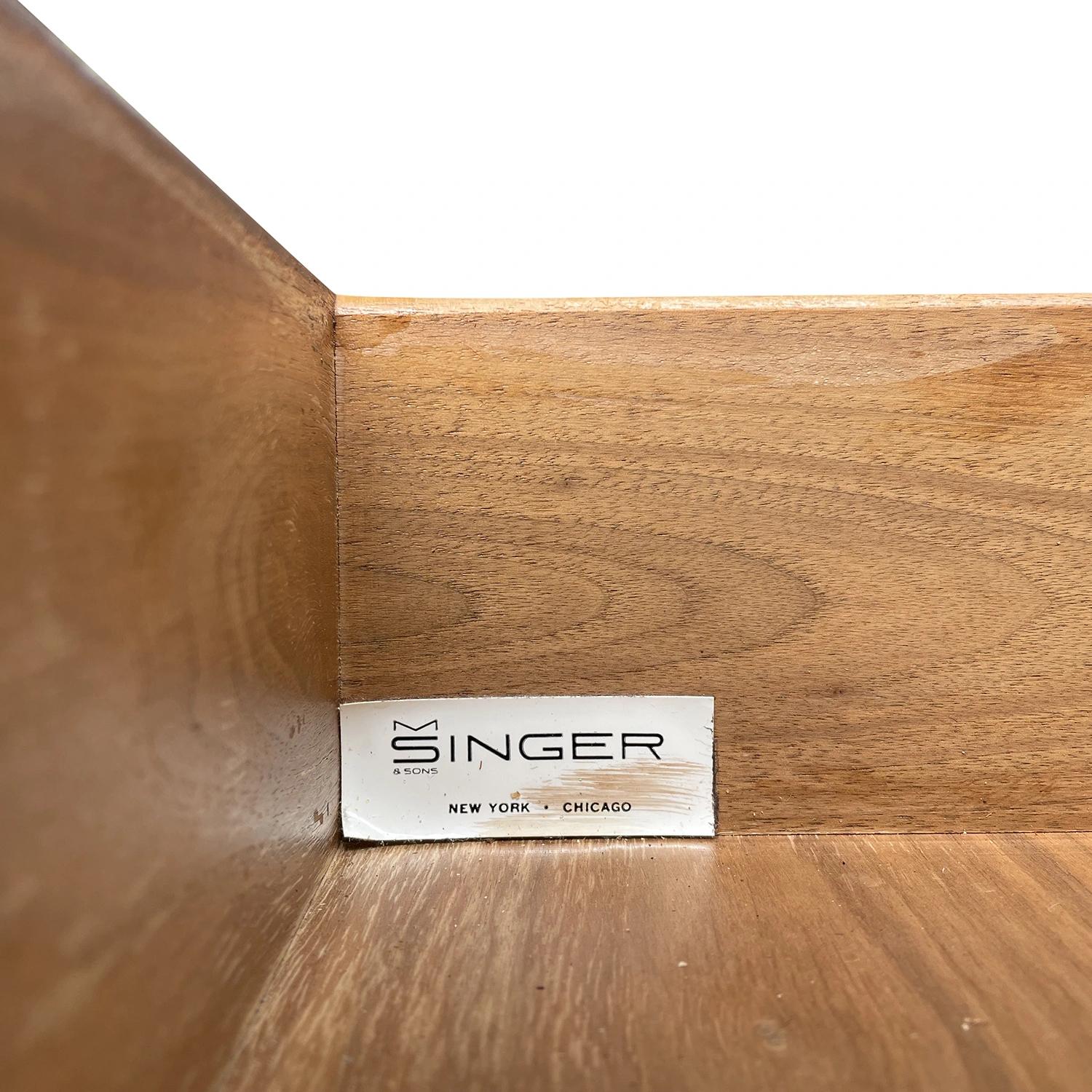 Cómoda de nogal italiano marrón del siglo XX M. Singer & Sons, armario de Gio Ponti en venta 12