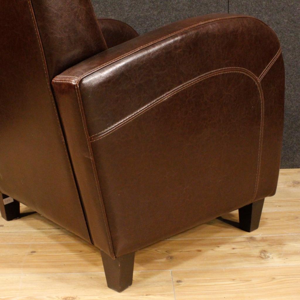 20th Century Brown Leather and Wood English Armchair, 1980 (20. Jahrhundert)