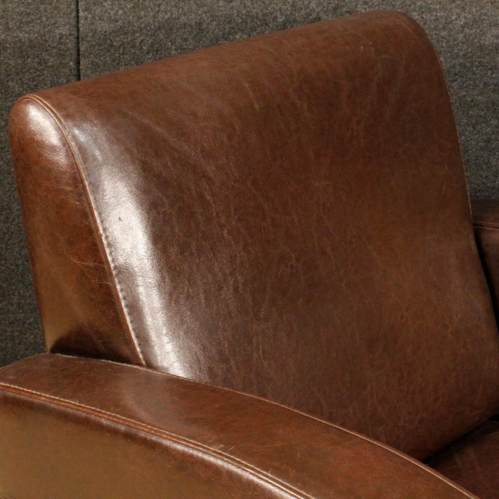 20th Century Brown Leather and Wood English Armchair, 1980 3