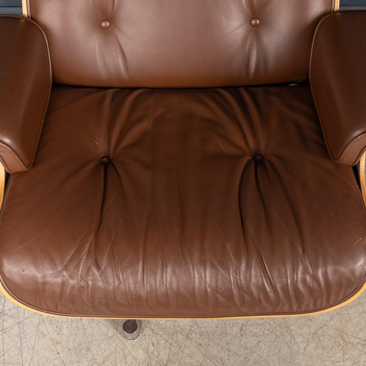 20th Century Brown Leather Eames Lounge Chair By Vitra, Made In The USA c.1990 For Sale 5