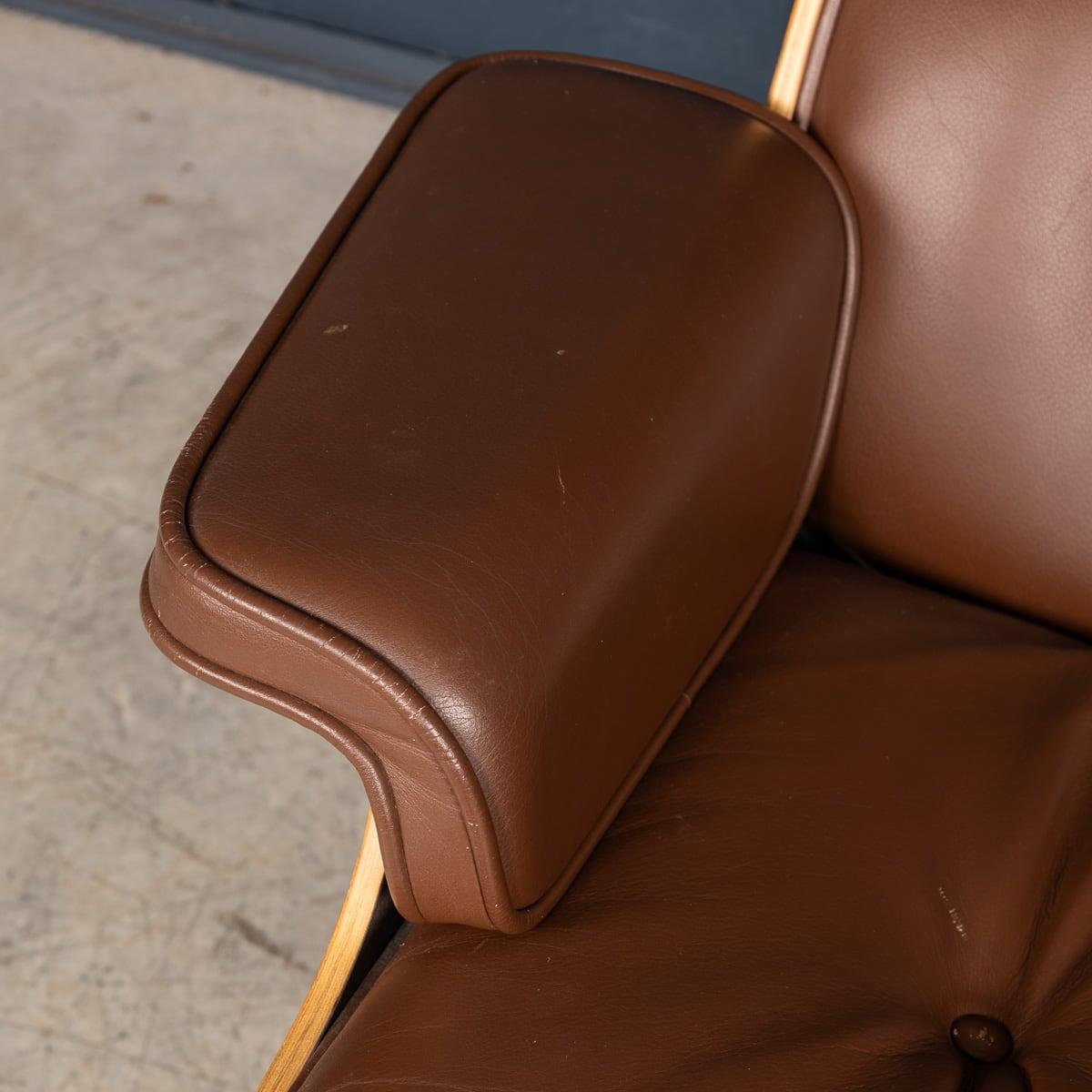 20th Century Brown Leather Eames Lounge Chair By Vitra, Made In The USA c.1990 For Sale 6