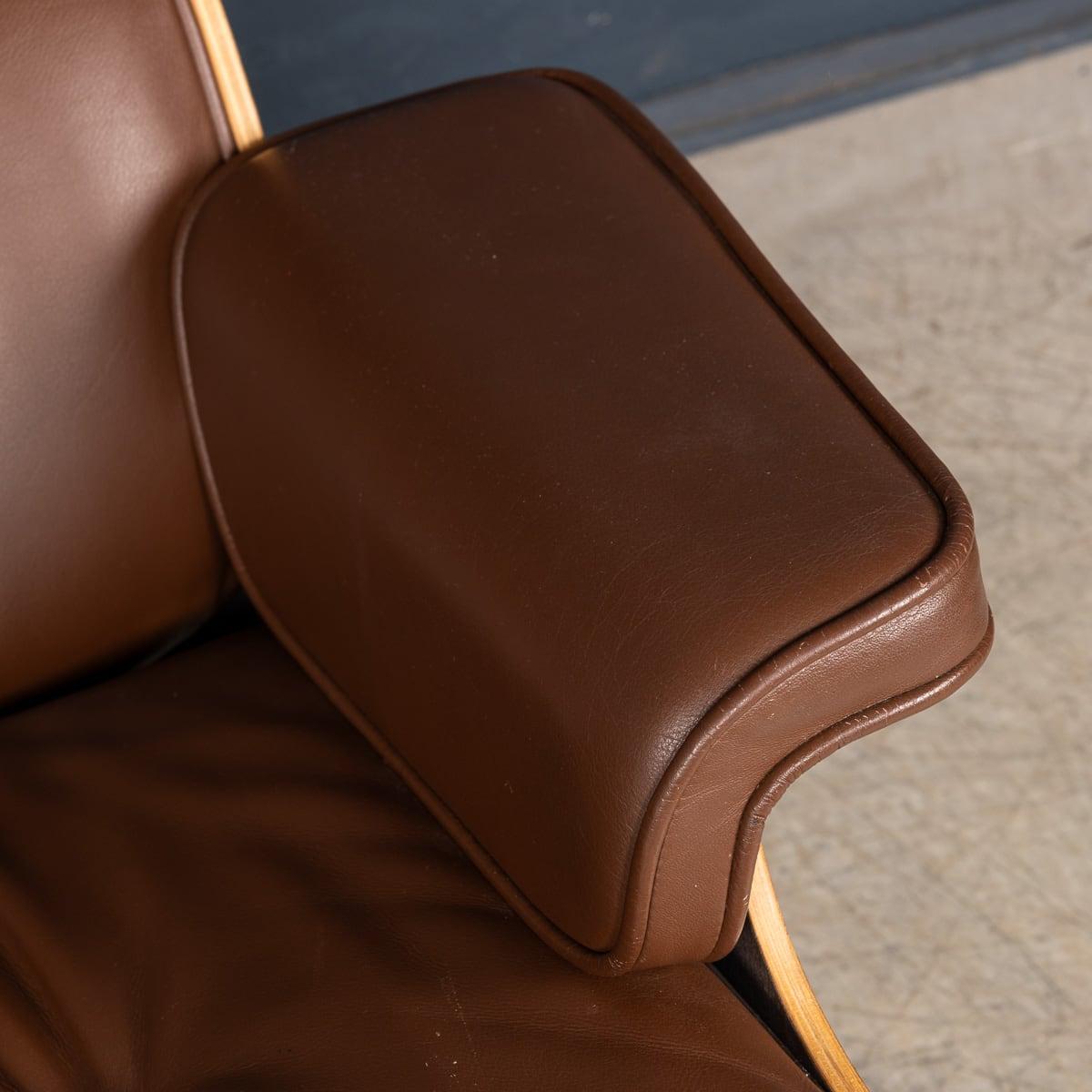 20th Century Brown Leather Eames Lounge Chair By Vitra, Made In The USA c.1990 For Sale 7