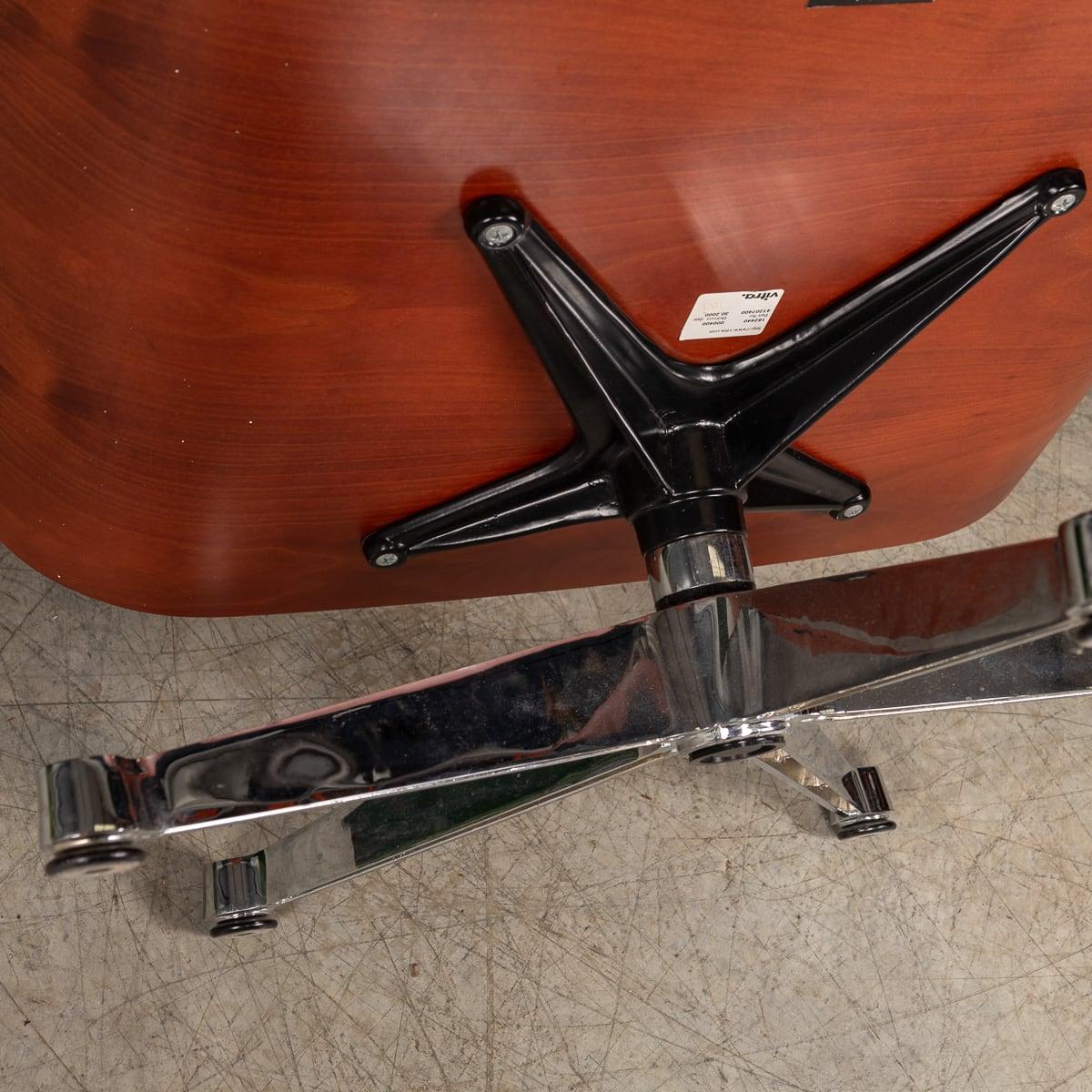 20th Century Brown Leather Eames Lounge Chair By Vitra, Made In The USA c.1990 For Sale 12
