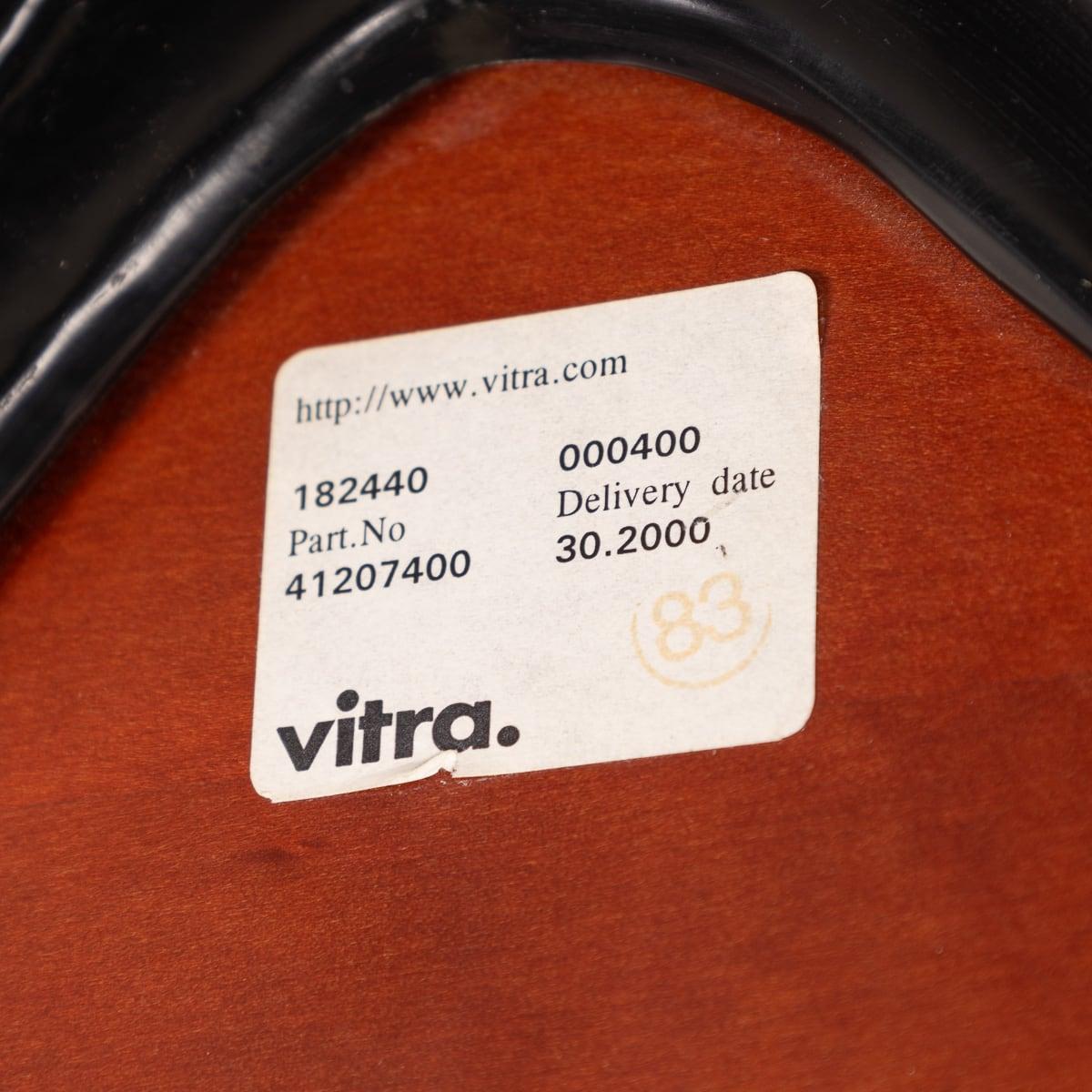 20th Century Brown Leather Eames Lounge Chair By Vitra, Made In The USA c.1990 For Sale 14