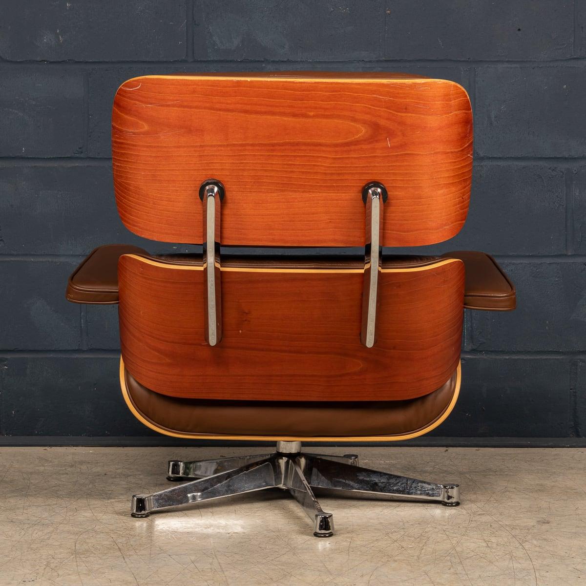 20th Century Brown Leather Eames Lounge Chair By Vitra, Made In The USA c.1990 In Good Condition In Royal Tunbridge Wells, Kent