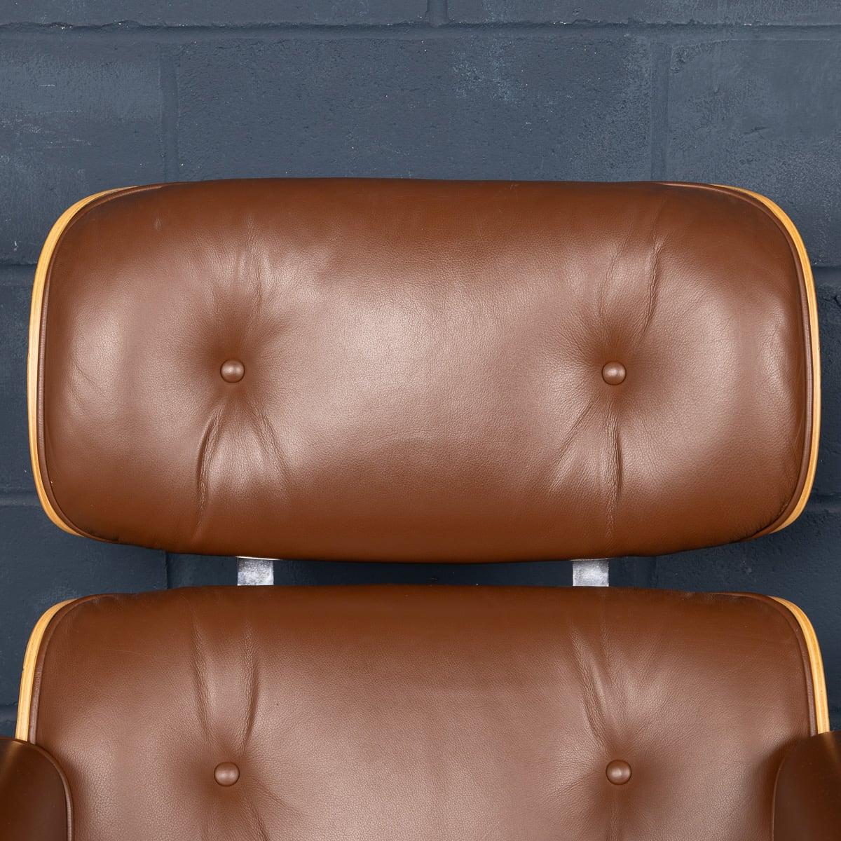 20th Century Brown Leather Eames Lounge Chair By Vitra, Made In The USA c.1990 For Sale 3