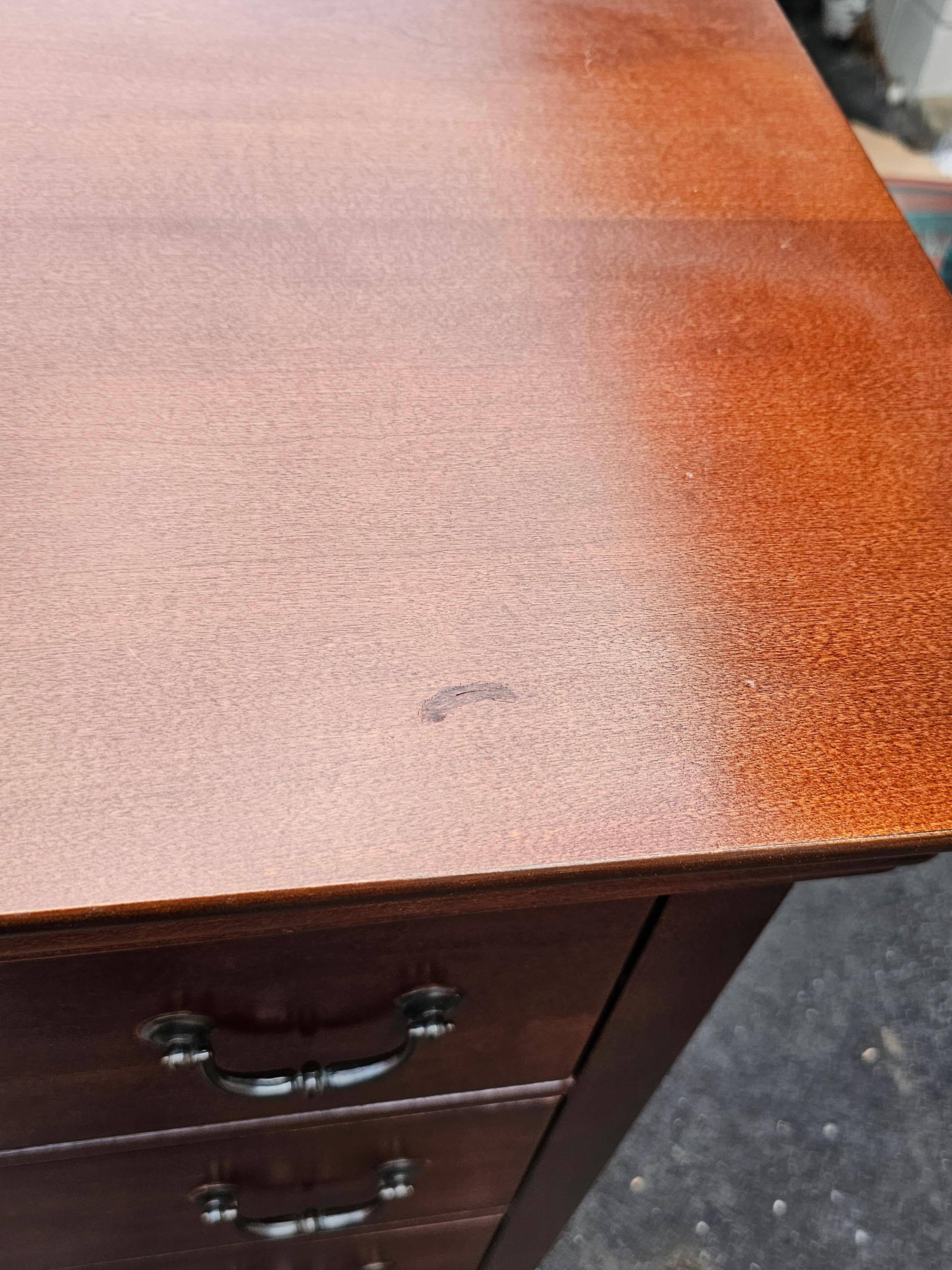 Cassettiera in legno di Broyhill del XX secolo in vendita 5