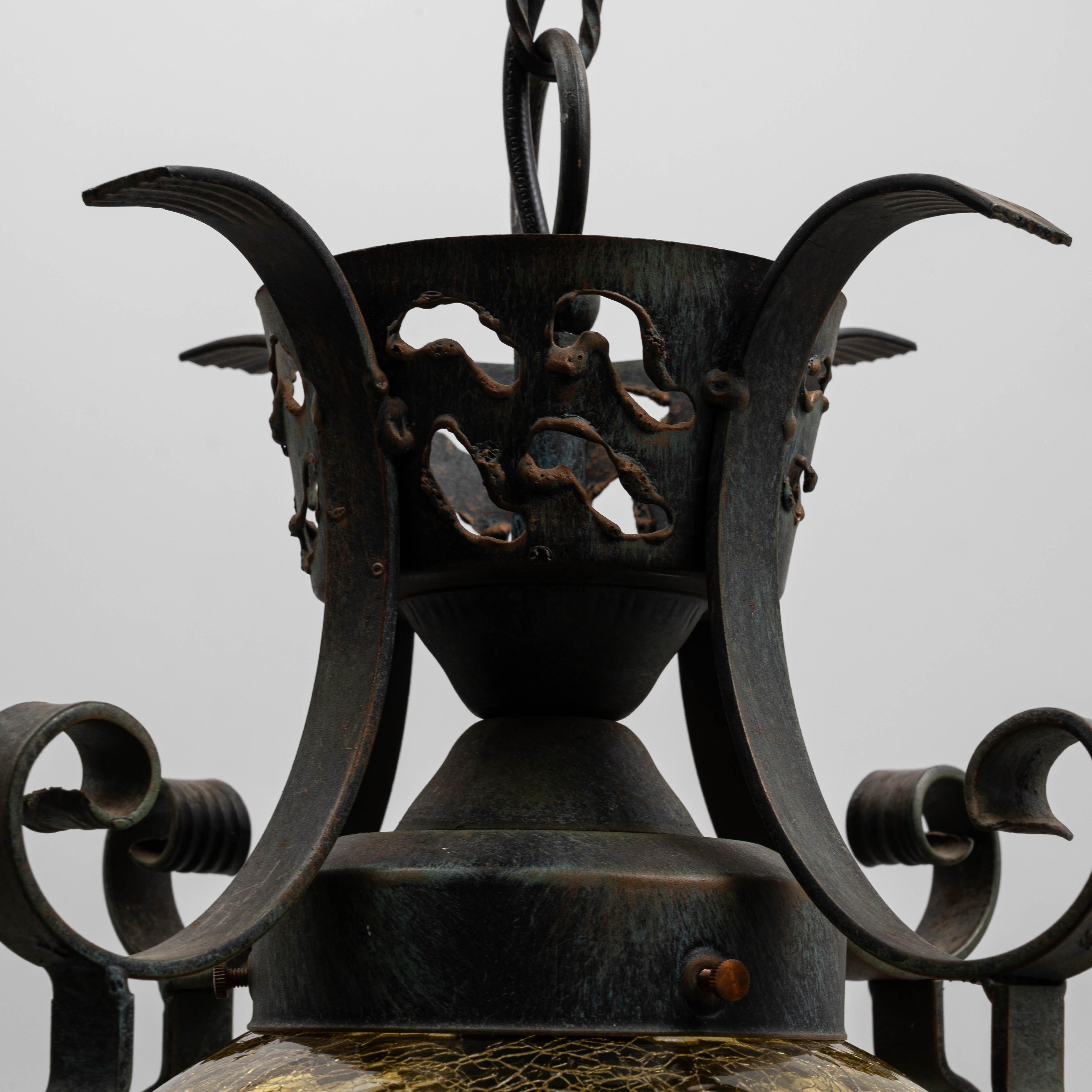 Lampada a sospensione in ferro martellato olandese brutalista del XX secolo in vendita 4