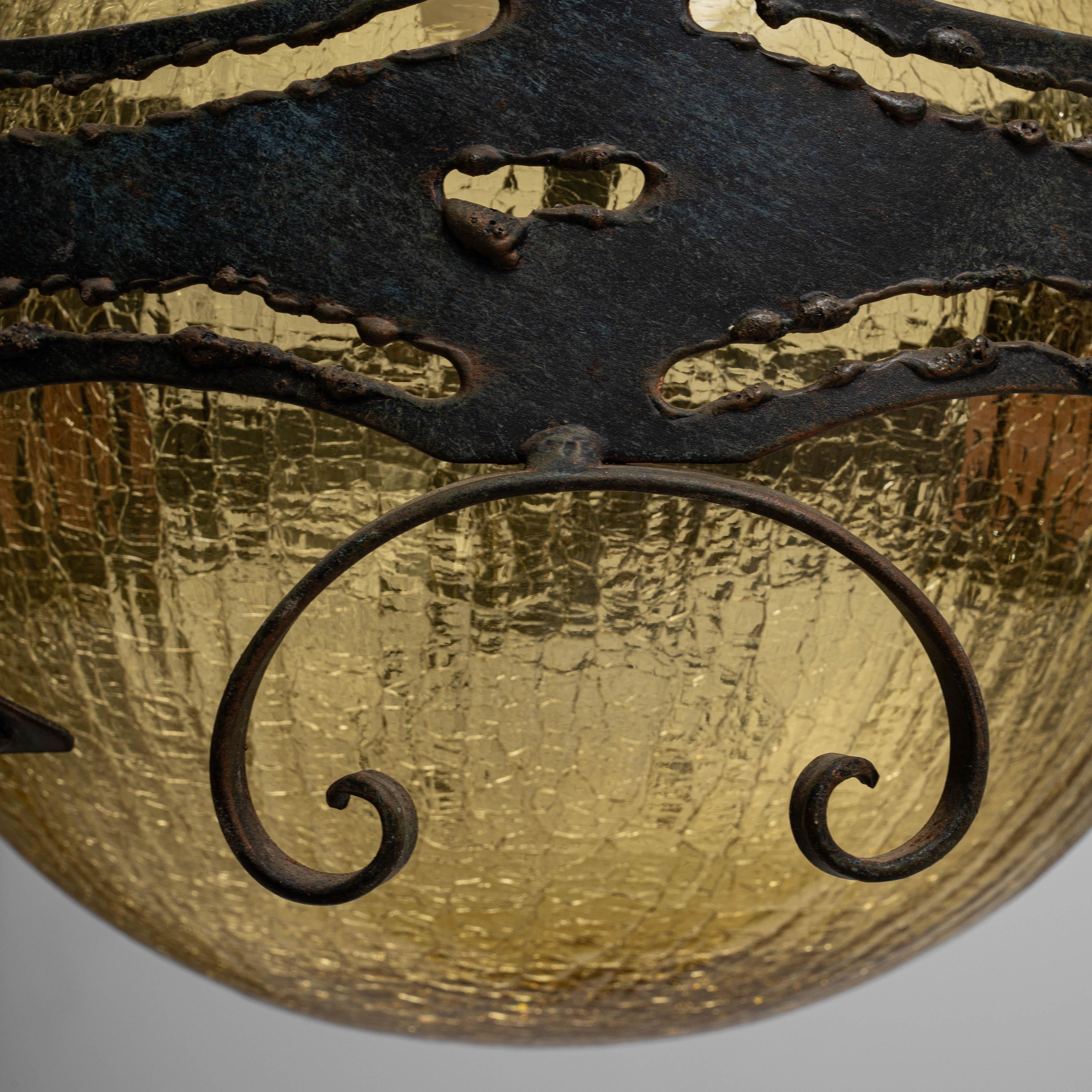 Lampada a sospensione in ferro martellato olandese brutalista del XX secolo in vendita 6