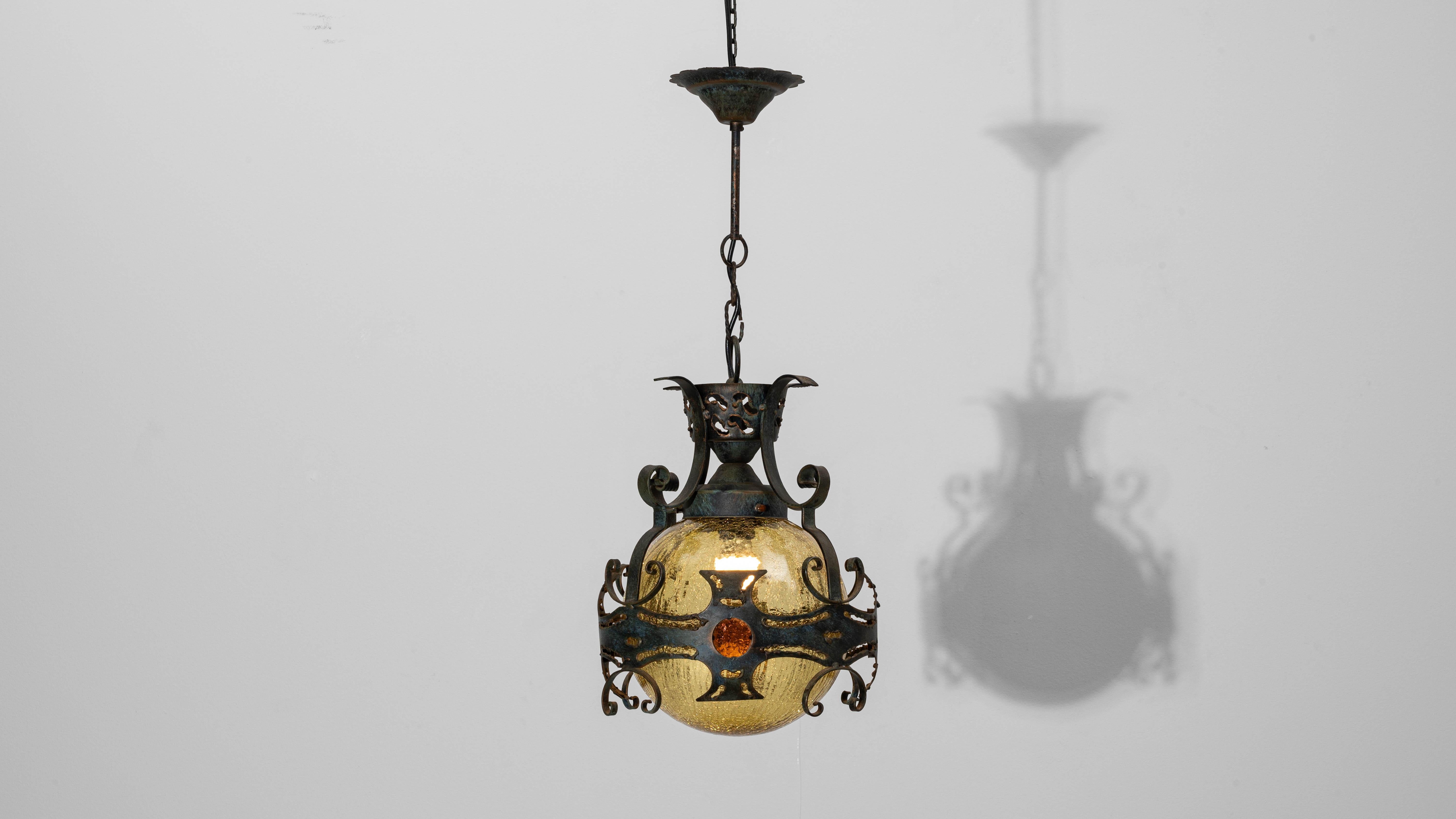 Lampada a sospensione in ferro martellato olandese brutalista del XX secolo in vendita 3
