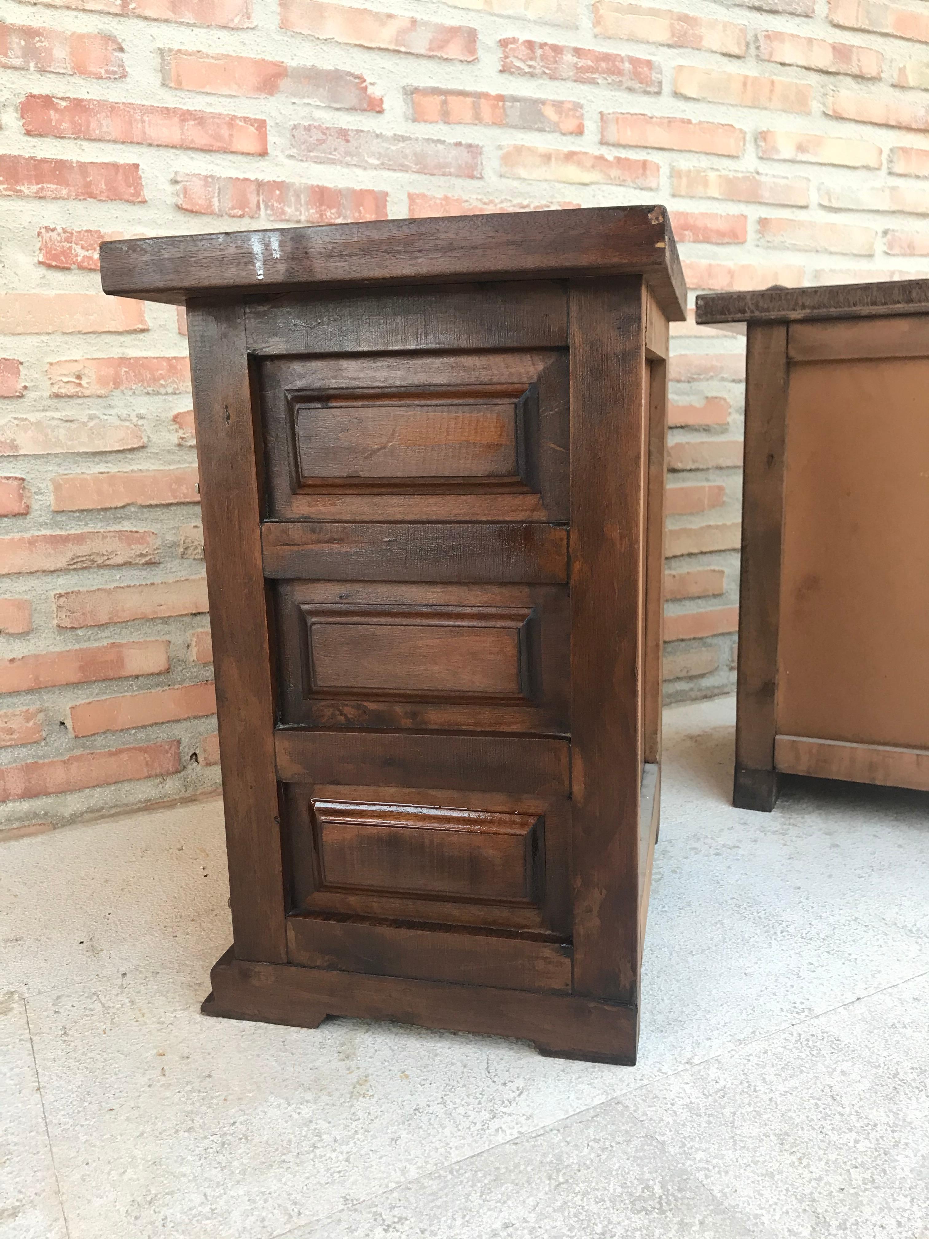 20th Century Brutalist Pair of Spanish Nightstands with Carved Drawer and Door 5