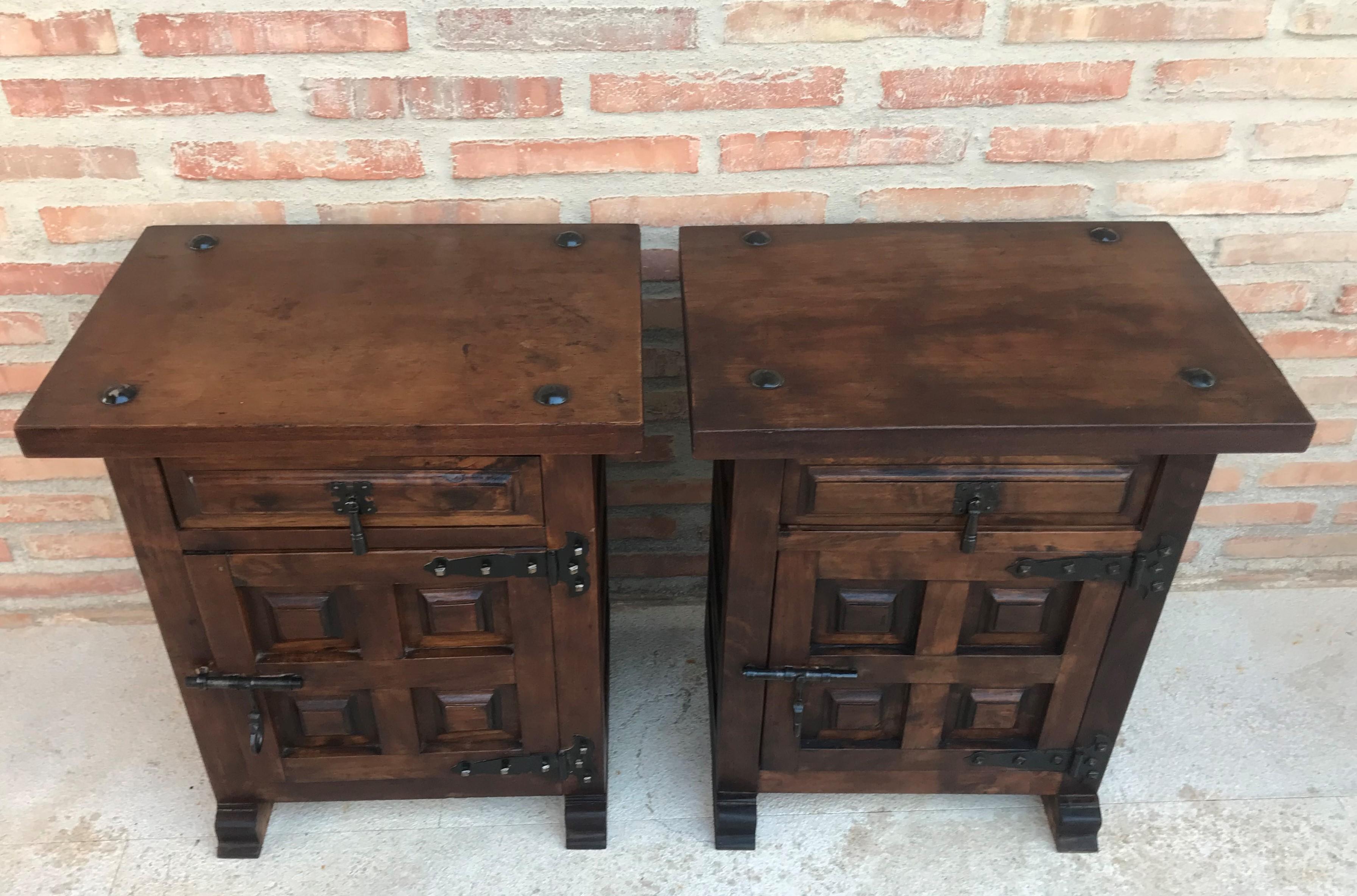 Spanish Colonial 20th Century Brutalist Pair of Spanish Nightstands with Carved Drawer and Door