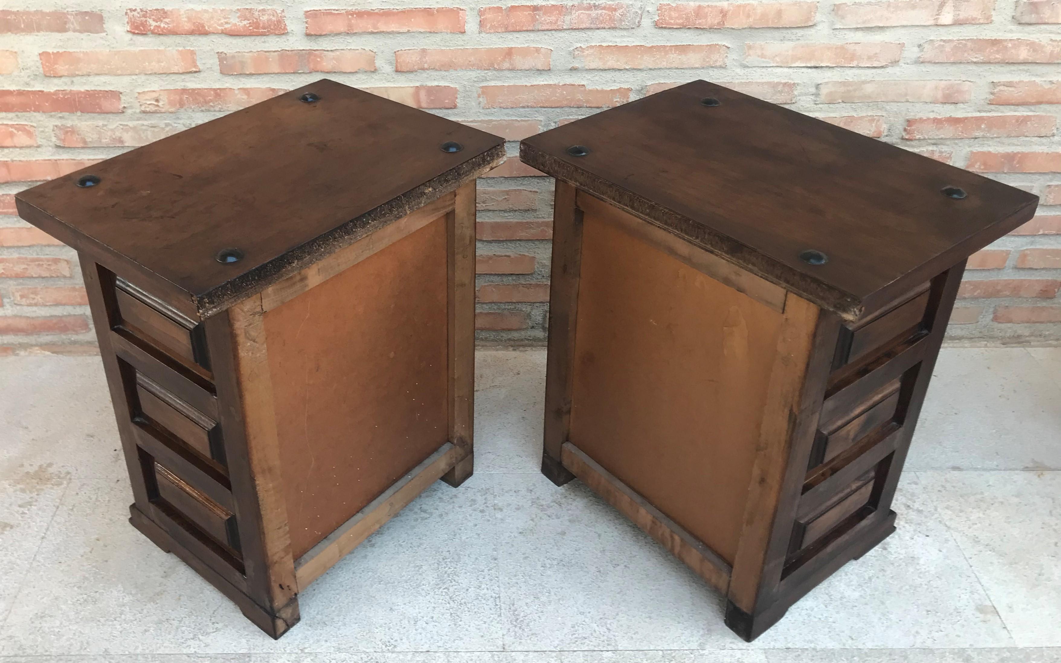 20th Century Brutalist Pair of Spanish Nightstands with Carved Drawer and Door 2