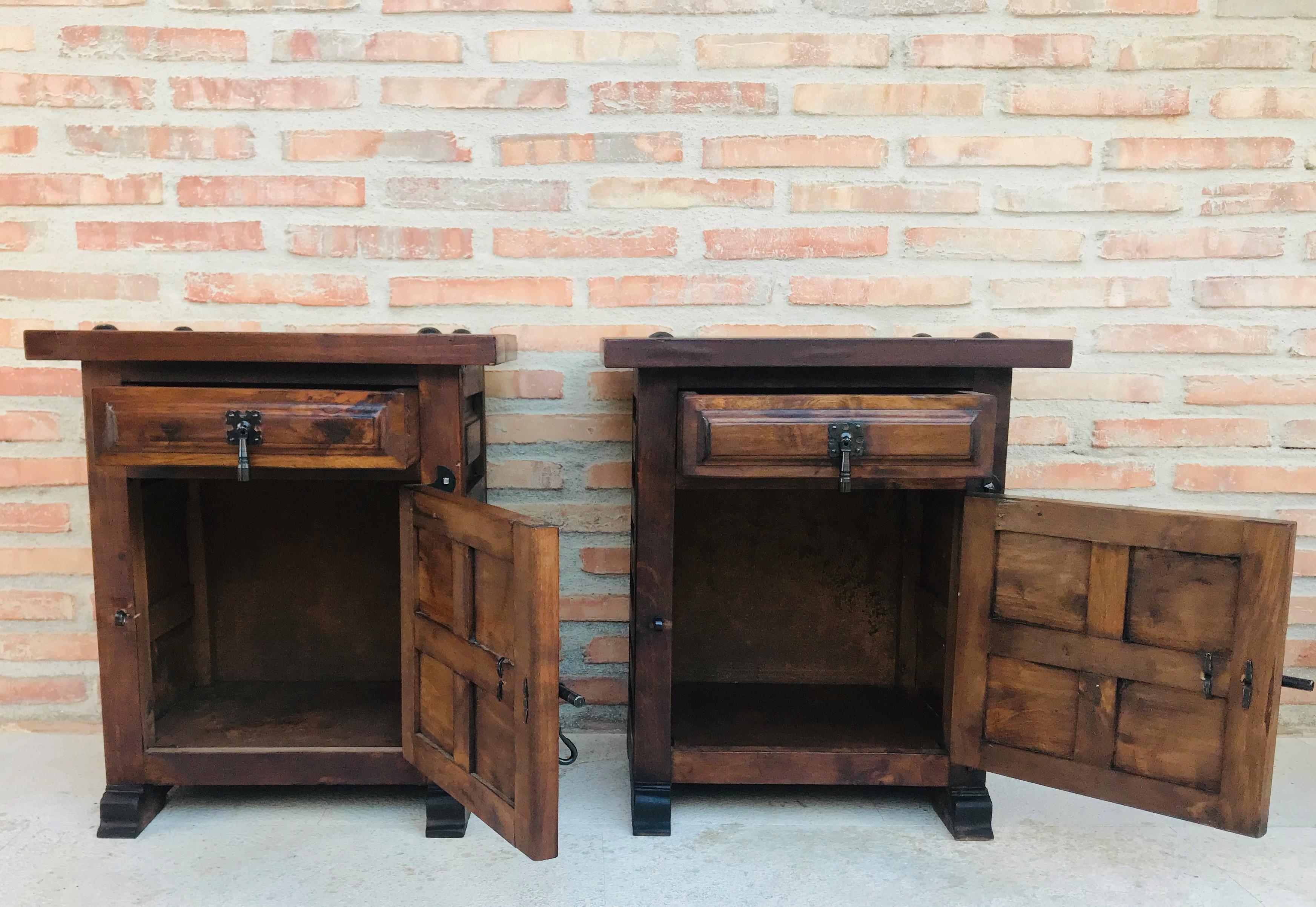 20th Century Brutalist Pair of Spanish Nightstands with Carved Drawer and Door 3