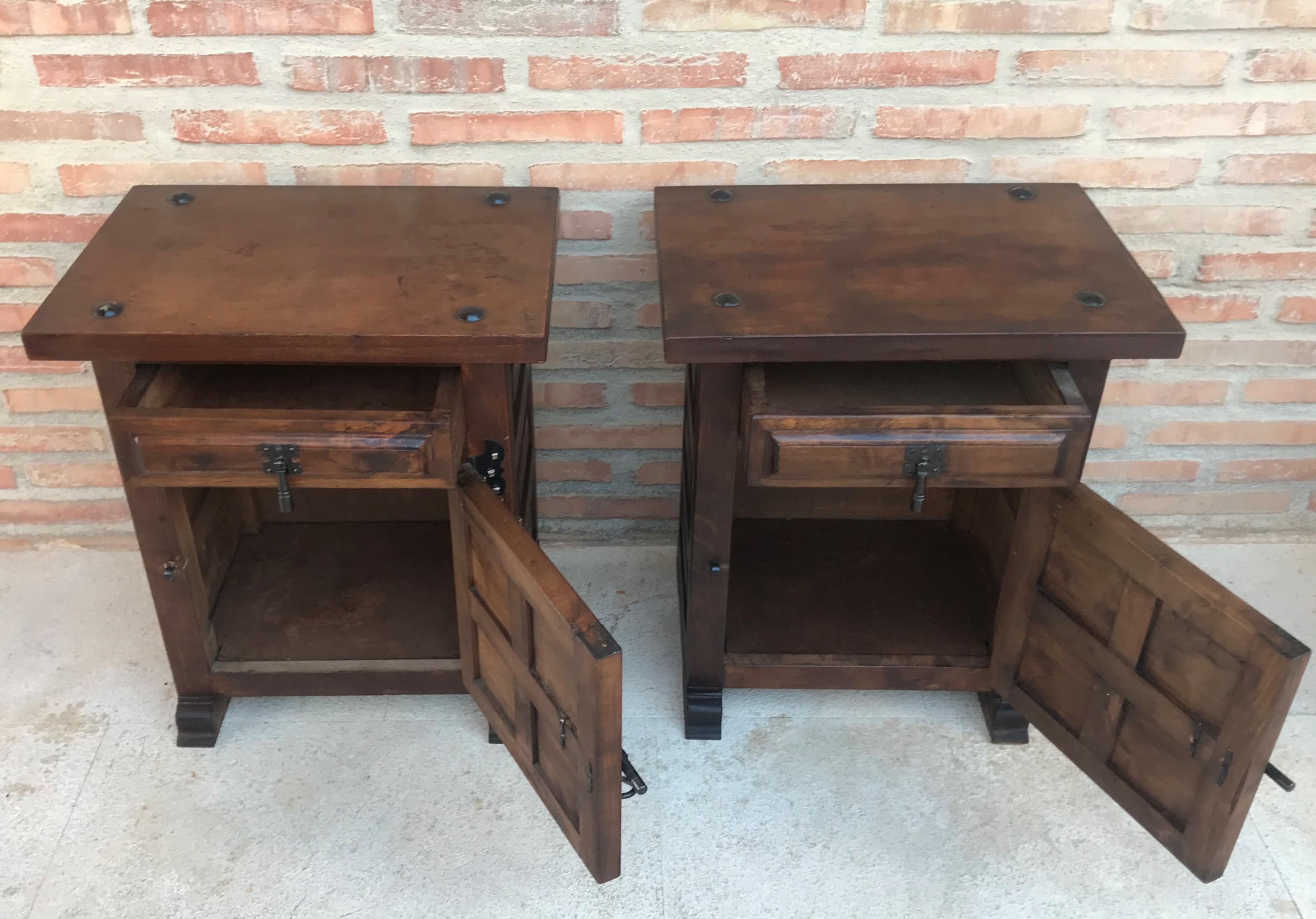 20th Century Brutalist Pair of Spanish Nightstands with Carved Drawer and Door 4
