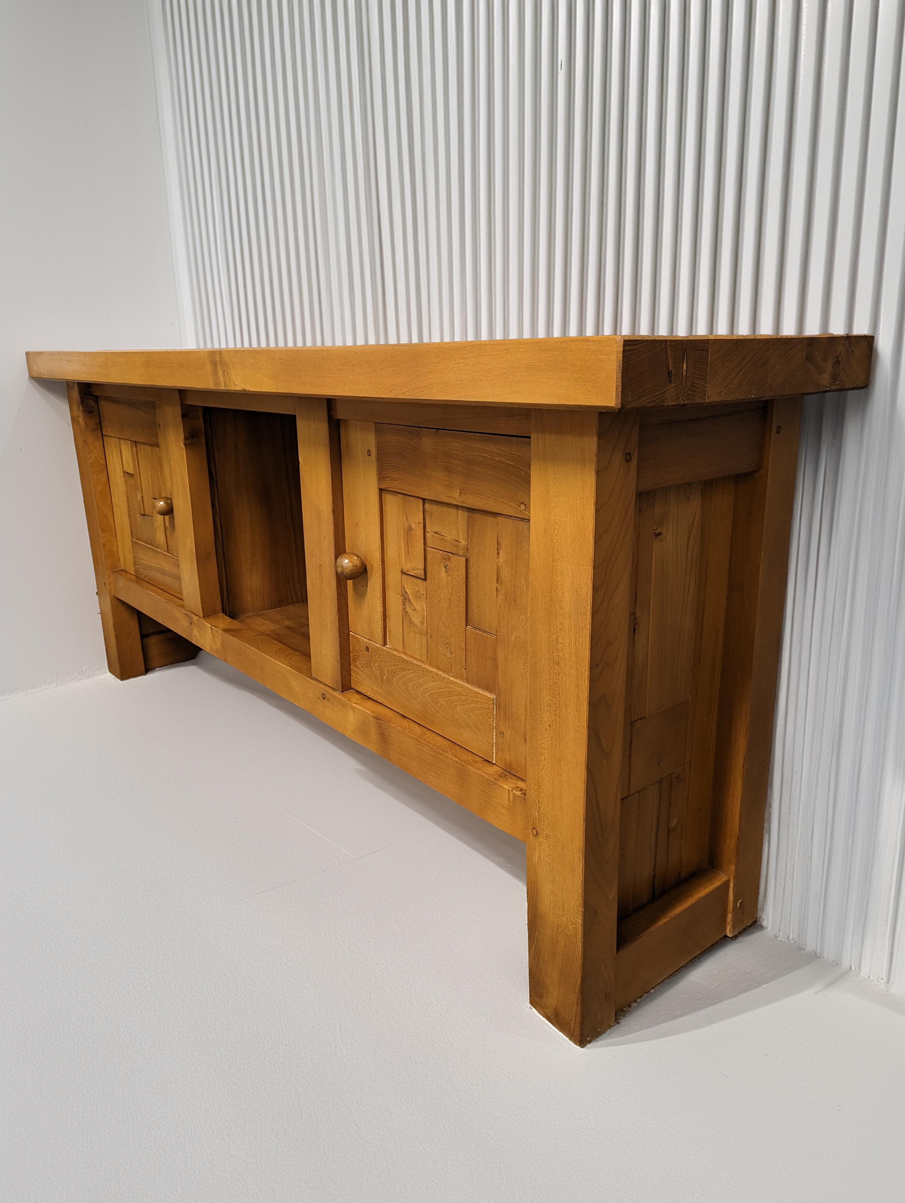 Early 20th Century Style  Solid Wood, Oak

This handcrafted brutalist buffet features a robust, rustic design rooted in the American Craftsman and Mission-style traditions of the early 20th century. Built from solid wood and finished in a warm honey