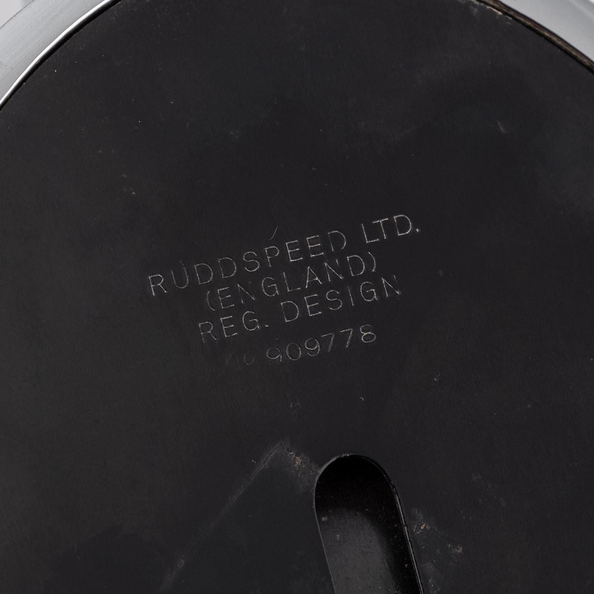 Decantador de rejilla de radiador Bugatti del siglo XX Por Ruddspeed, Inglaterra c.1970 en venta 7