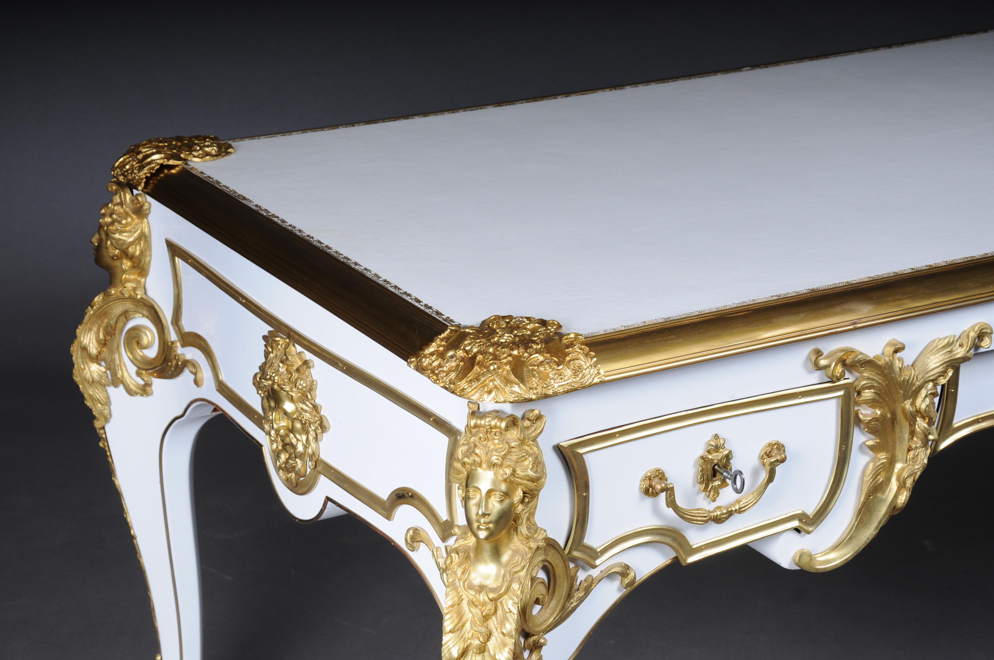 20th Century Bureau Plat/Desk high gloss white with gold after C. Boulle In Good Condition For Sale In Berlin, DE
