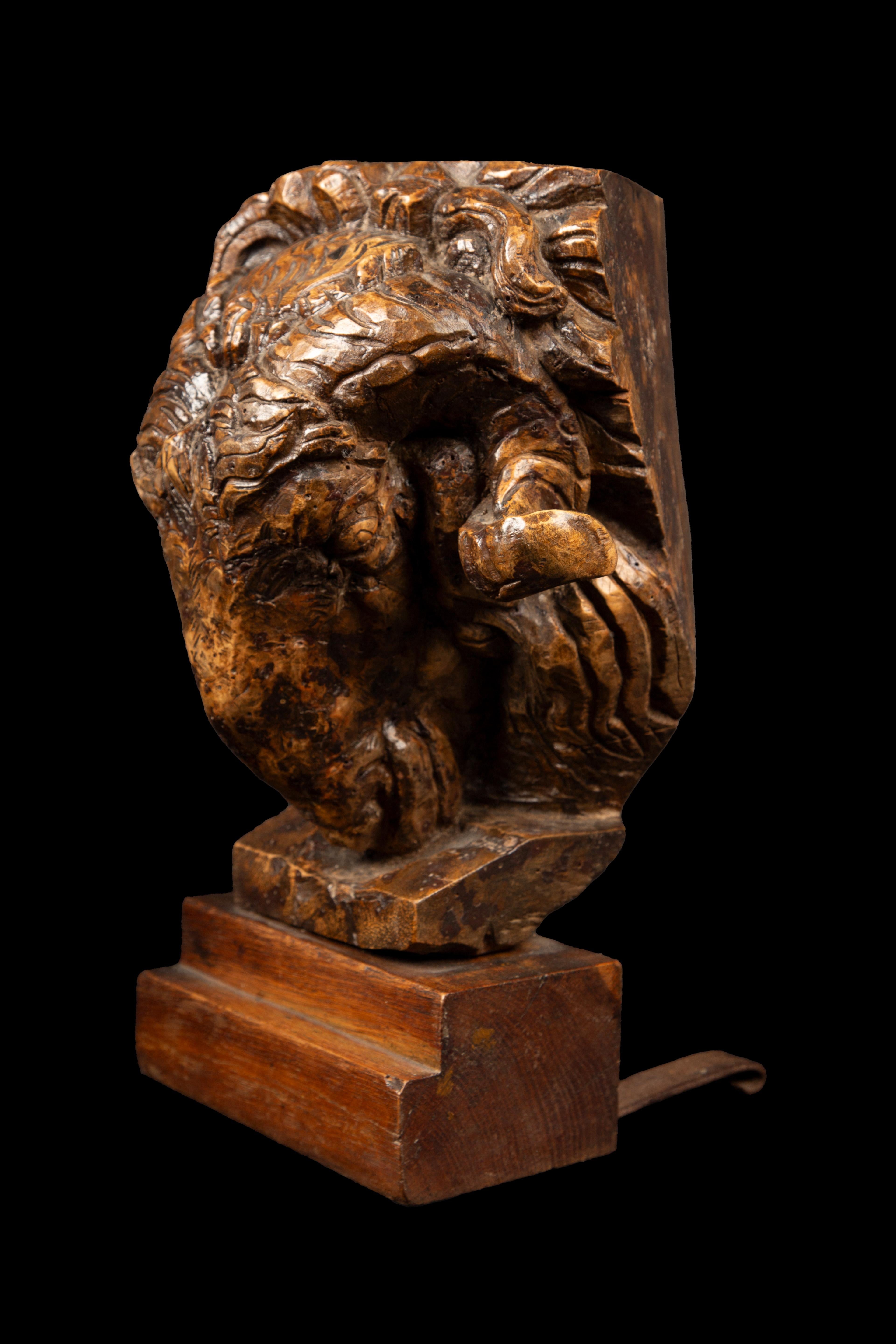 Sculpture en bois de ronce du 20e siècle représentant une tête de bélier par Edwin Bucher (1879-1968) Excellent état - En vente à New York, NY