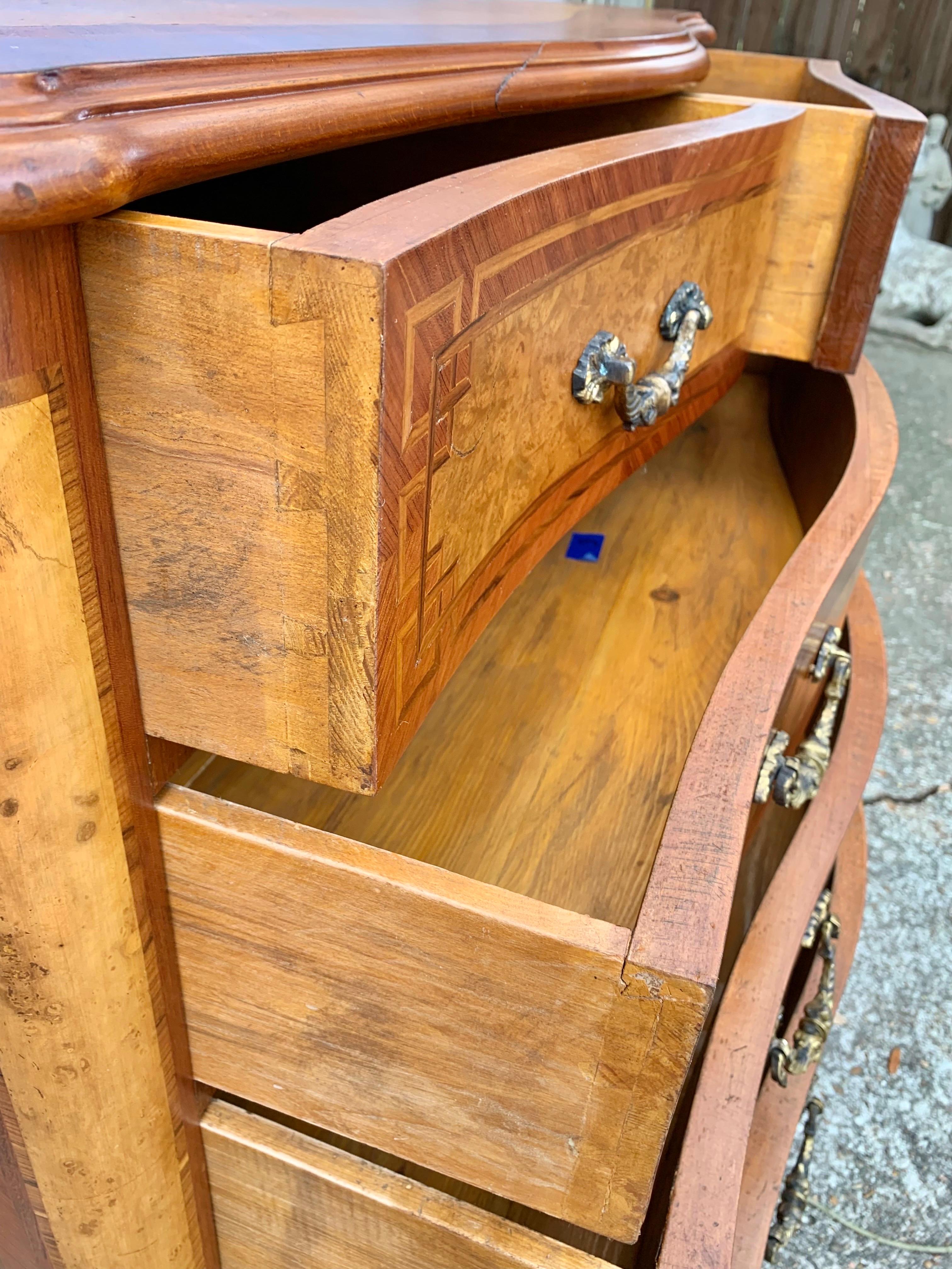 Cassettiera in radica e noce del XX secolo in vendita 11