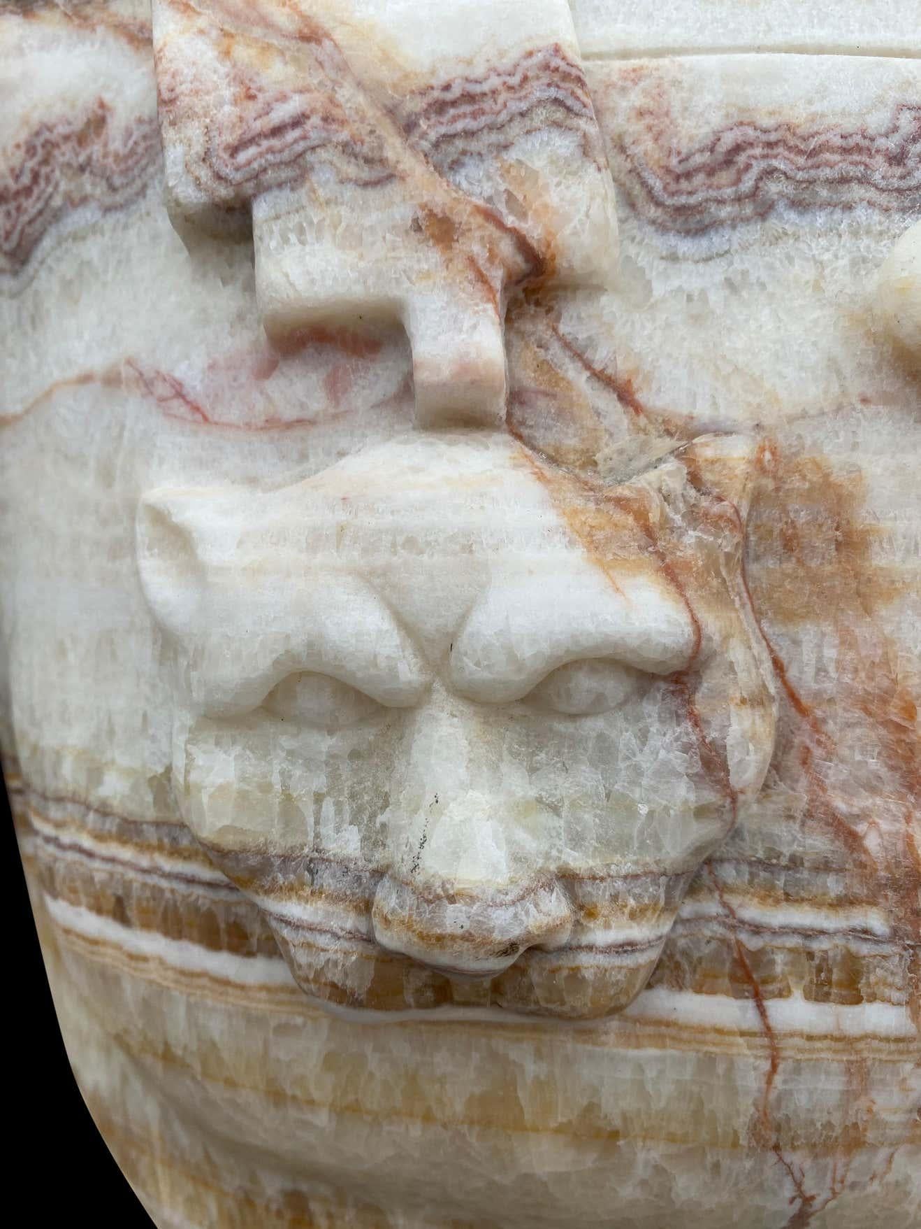 Handgeschnitzte römische Büste des 20. Jahrhunderts aus weißem Carrara- und afrikanischem Onyxmarmor im Angebot 9