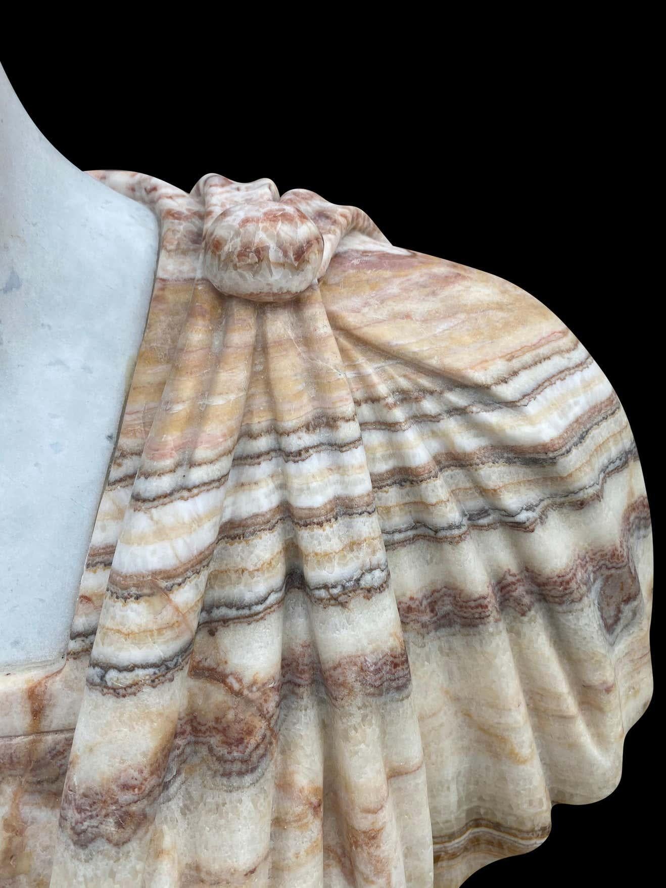 Handgeschnitzte römische Büste des 20. Jahrhunderts aus weißem Carrara- und afrikanischem Onyxmarmor im Angebot 11