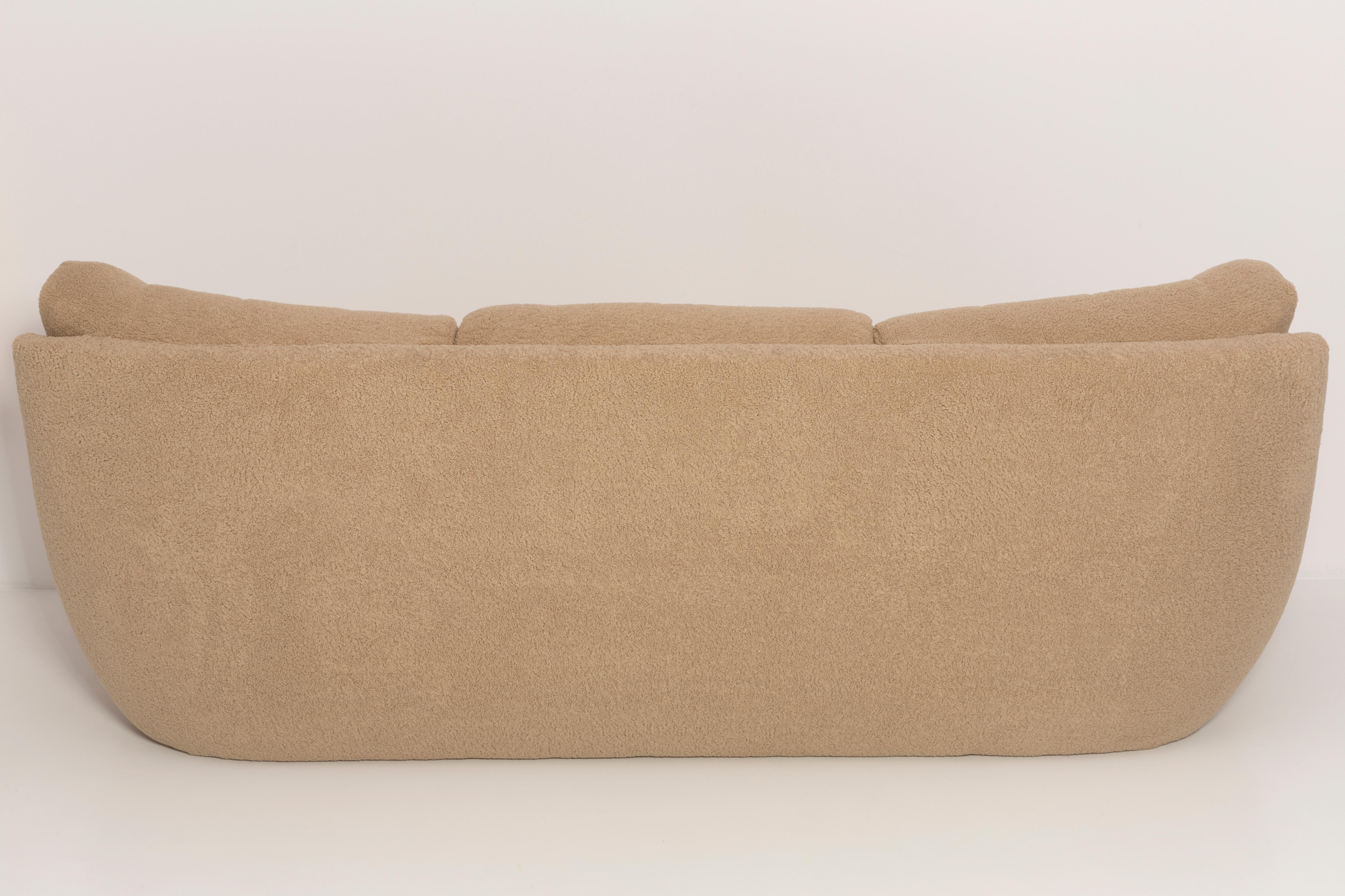 Ensemble de canapés et fauteuils Atlantis en bouclette de camel du 20ème siècle, Europe, années 1960 en vente 2